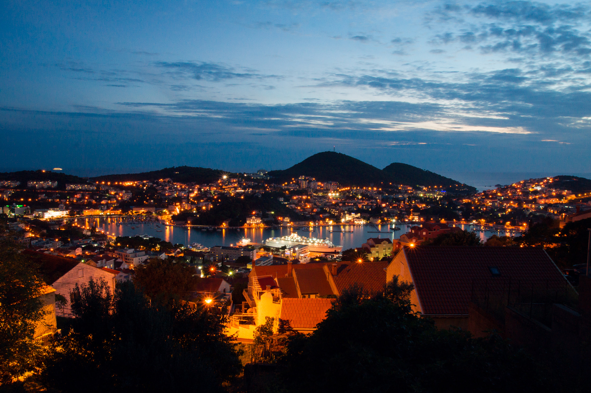 Sony Alpha DSLR-A450 sample photo. Night dubrovnik photography