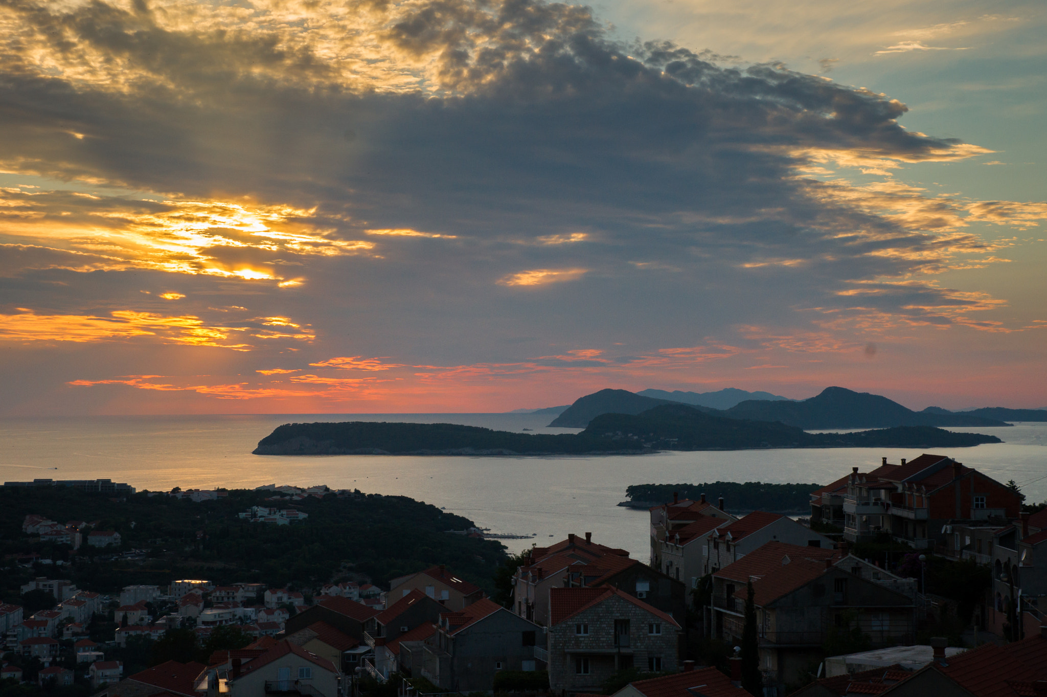 Sony Alpha DSLR-A450 sample photo. Amazing sky photography