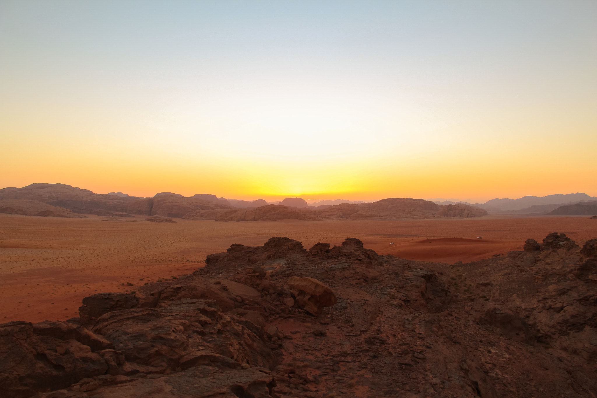 Canon EF-S 18-200mm F3.5-5.6 IS sample photo. Sunrise on wadi rum photography