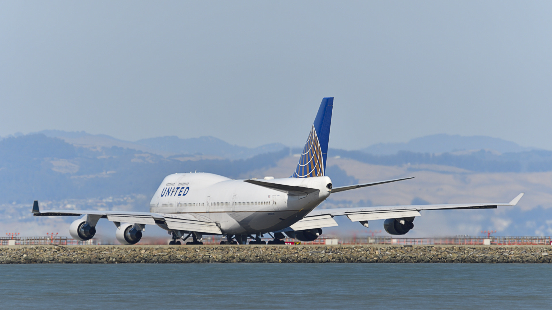 Sigma 150-500mm F5-6.3 DG OS HSM sample photo. Ual b747 photography