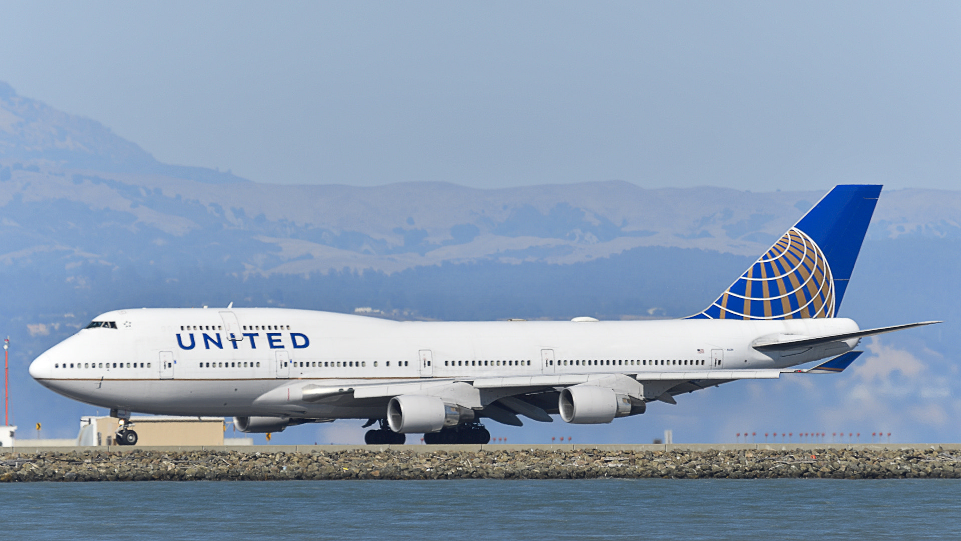 Sigma 150-500mm F5-6.3 DG OS HSM sample photo. Ual b747 photography