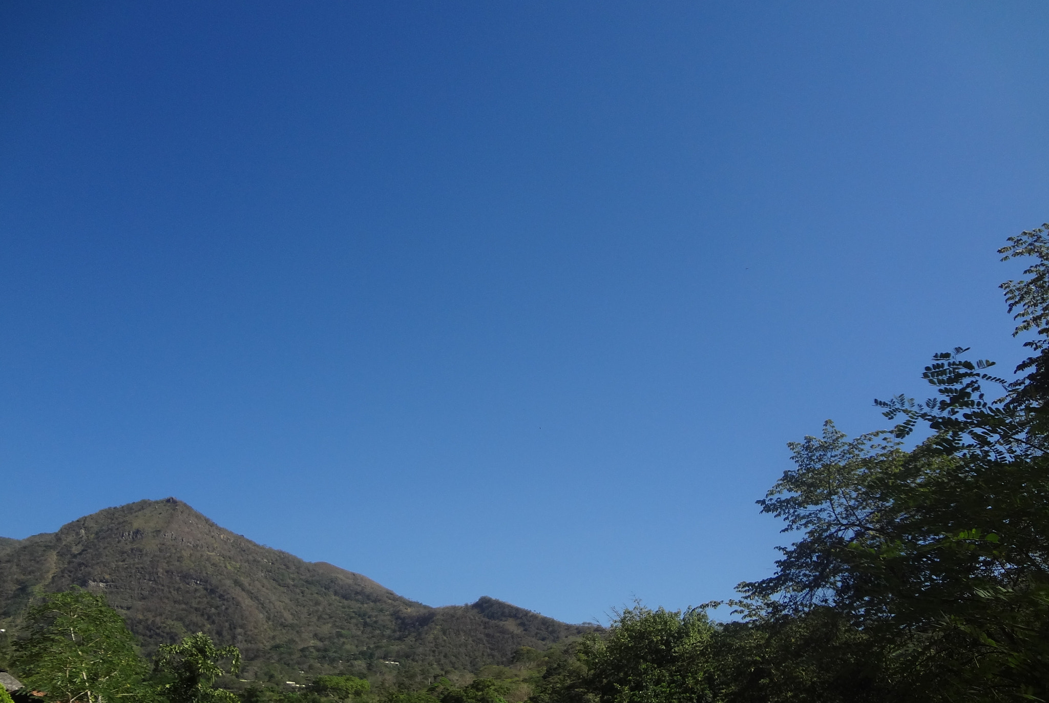 Sony DSC-WX7 sample photo. Cielo azul photography