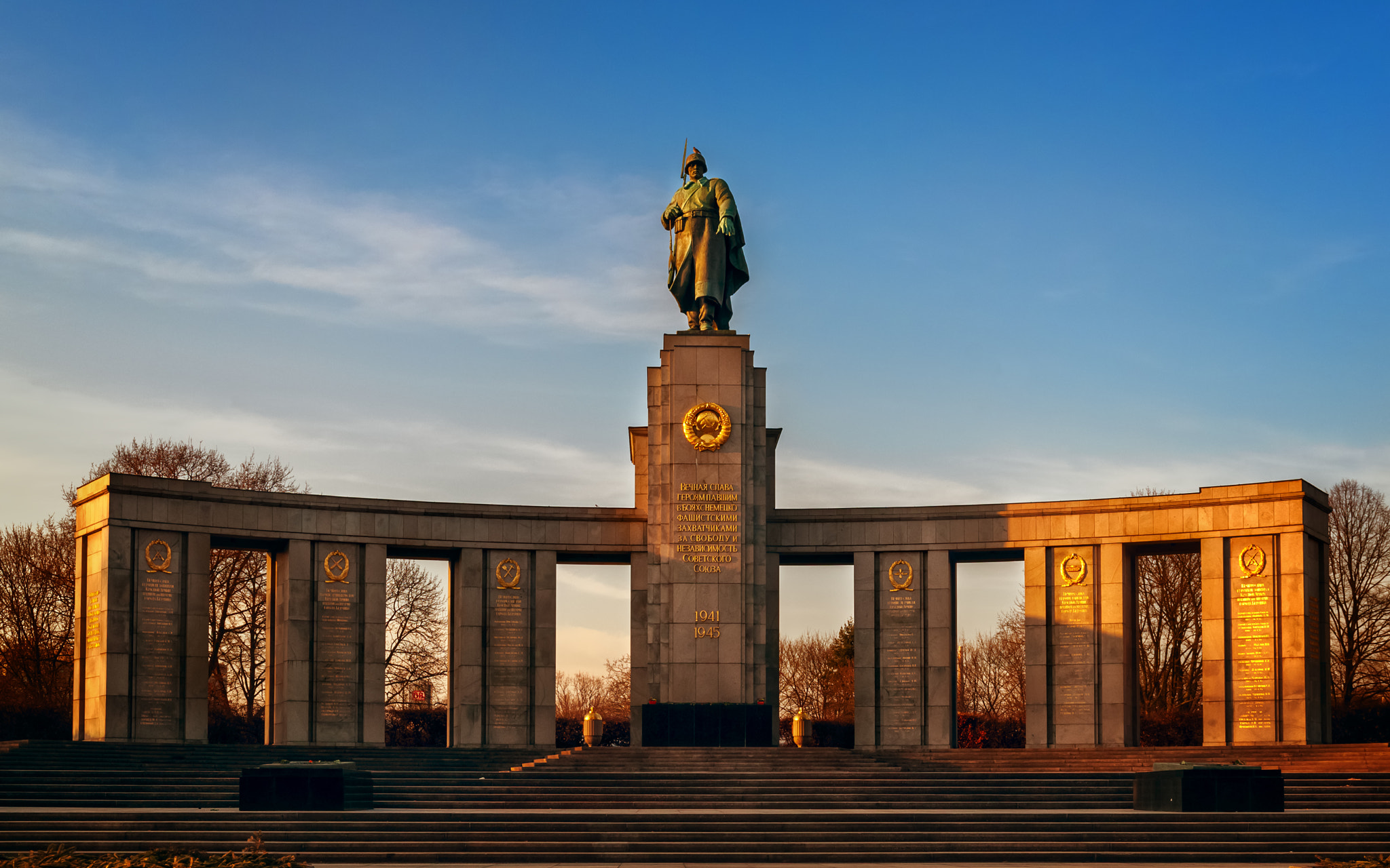 Nikon D300 sample photo. закат солнца - soviet memorial in tiergarten photography