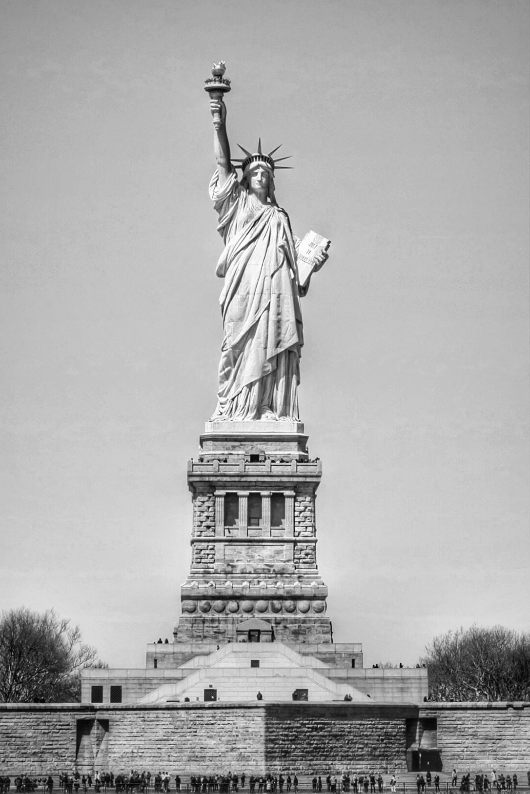 Leica T (Typ 701) sample photo. Liberty monument in black and white photography