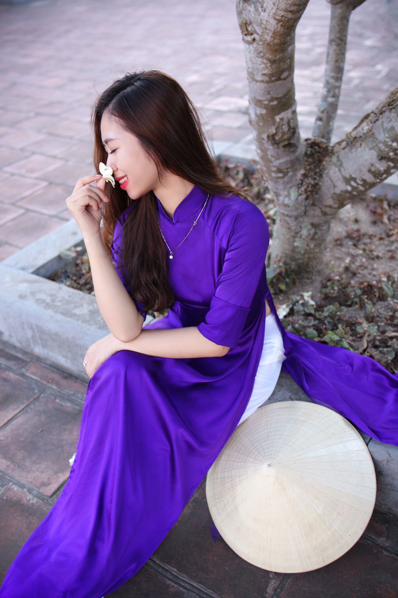 Canon EOS 5D Mark II + Tamron SP 35mm F1.8 Di VC USD sample photo. "ao dai" viet nam photography