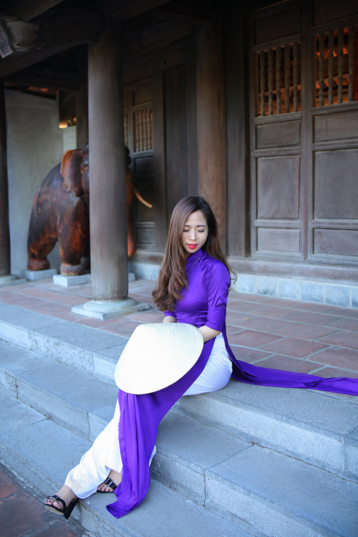 Canon EOS 5D Mark II sample photo. "ao dai" viet nam photography