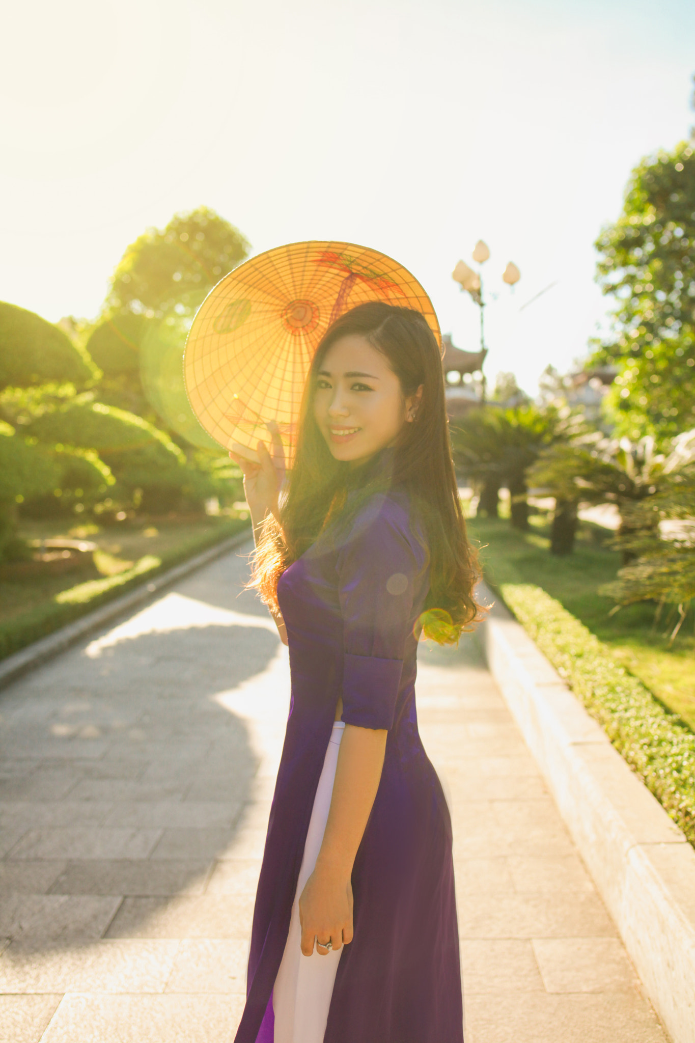 Canon EOS 5D Mark II + Tamron SP 35mm F1.8 Di VC USD sample photo. "ao dai" viet nam photography