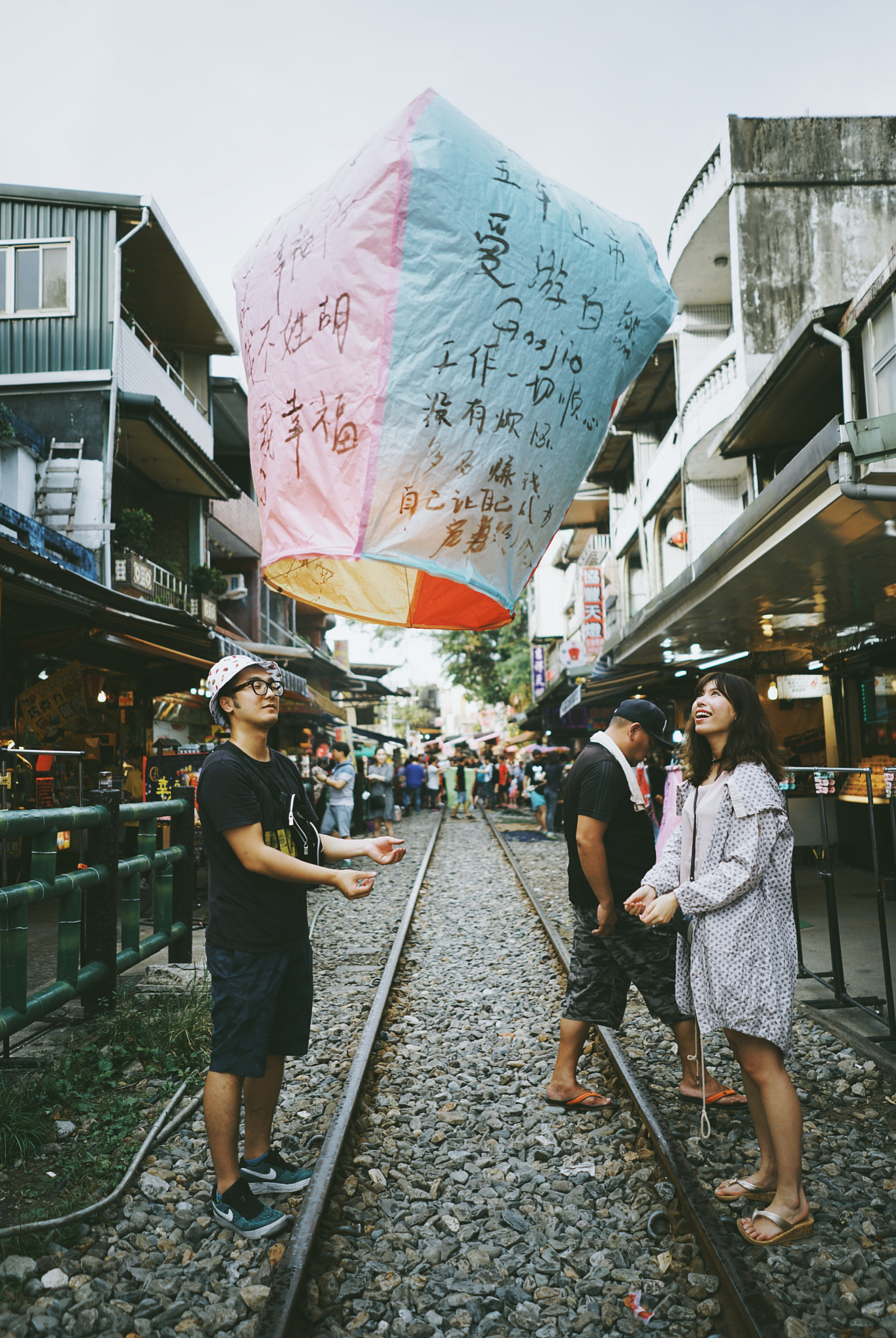 Sony a7R II + Sony FE 28mm F2 sample photo. Happy together photography