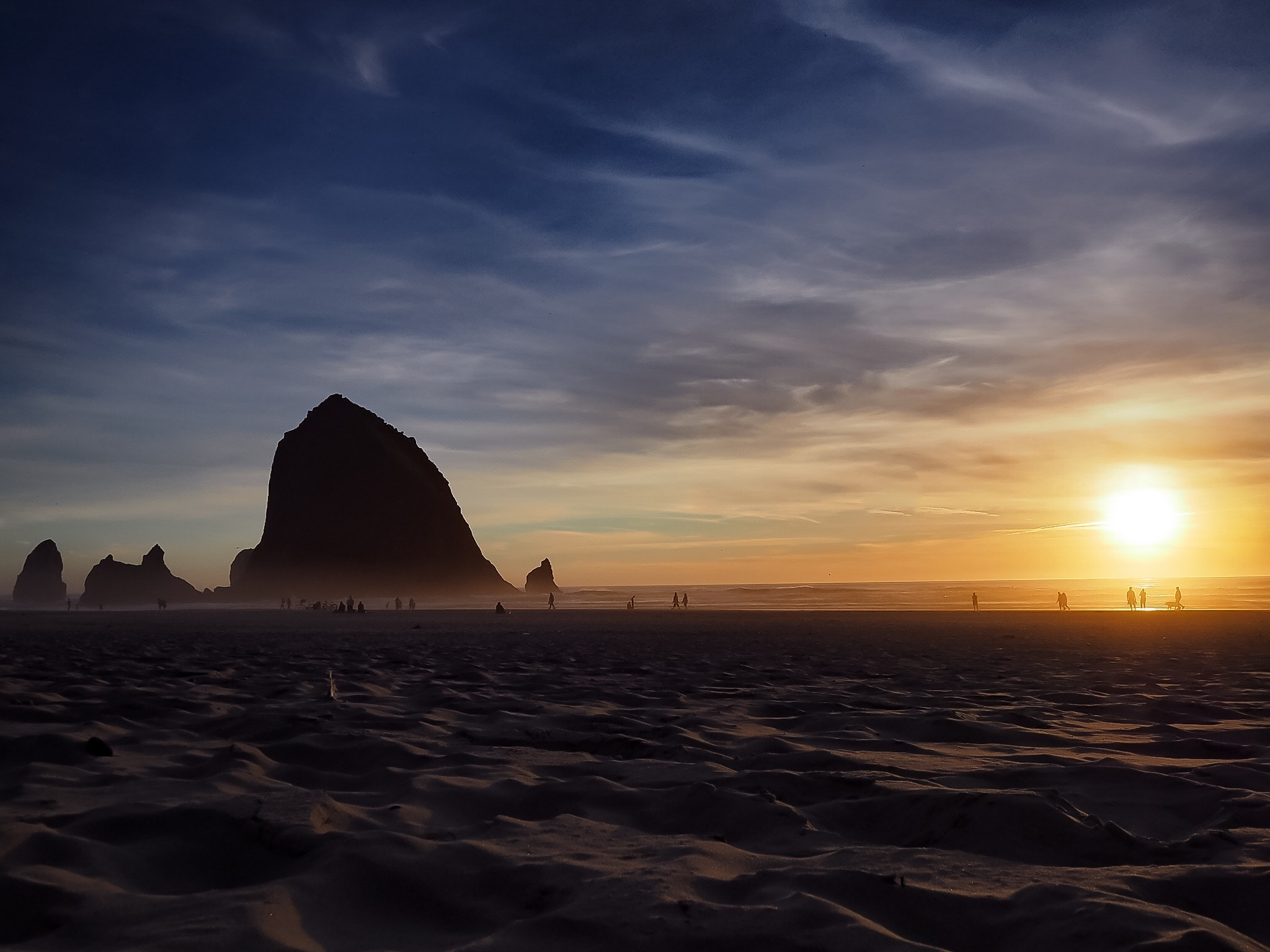 Olympus OM-D E-M5 II + Panasonic Lumix G 14mm F2.5 ASPH sample photo. Cannon beach in fall, oregon coast photography