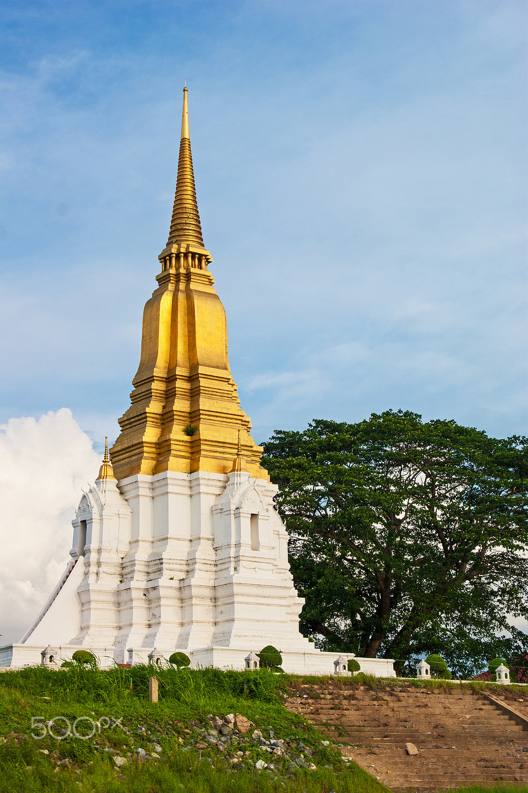 Sony Alpha DSLR-A380 sample photo. Stupa photography