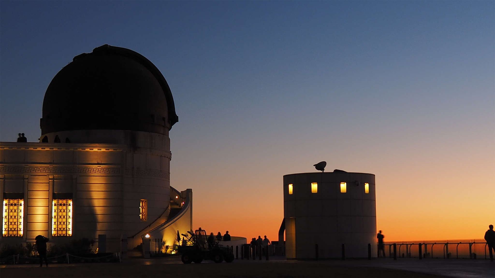 OLYMPUS M.14-150mm F4.0-5.6 II sample photo. Griffith observatory (sunset) photography