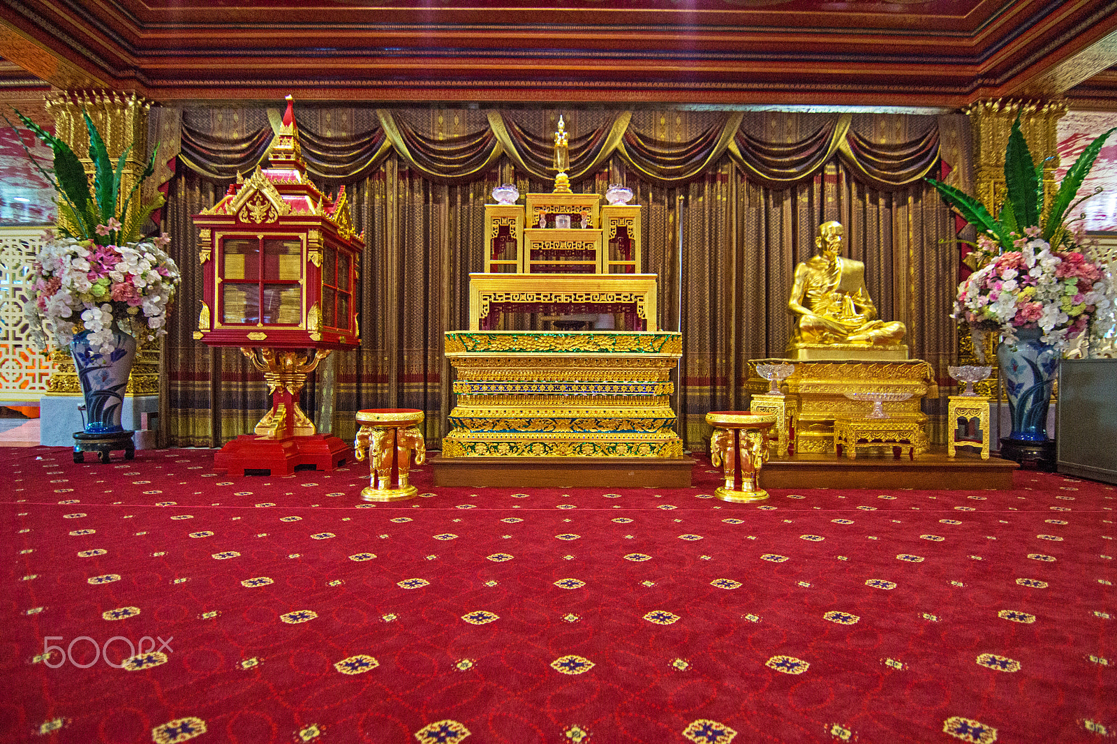 Sony SLT-A77 sample photo. Inside wat paknam photography