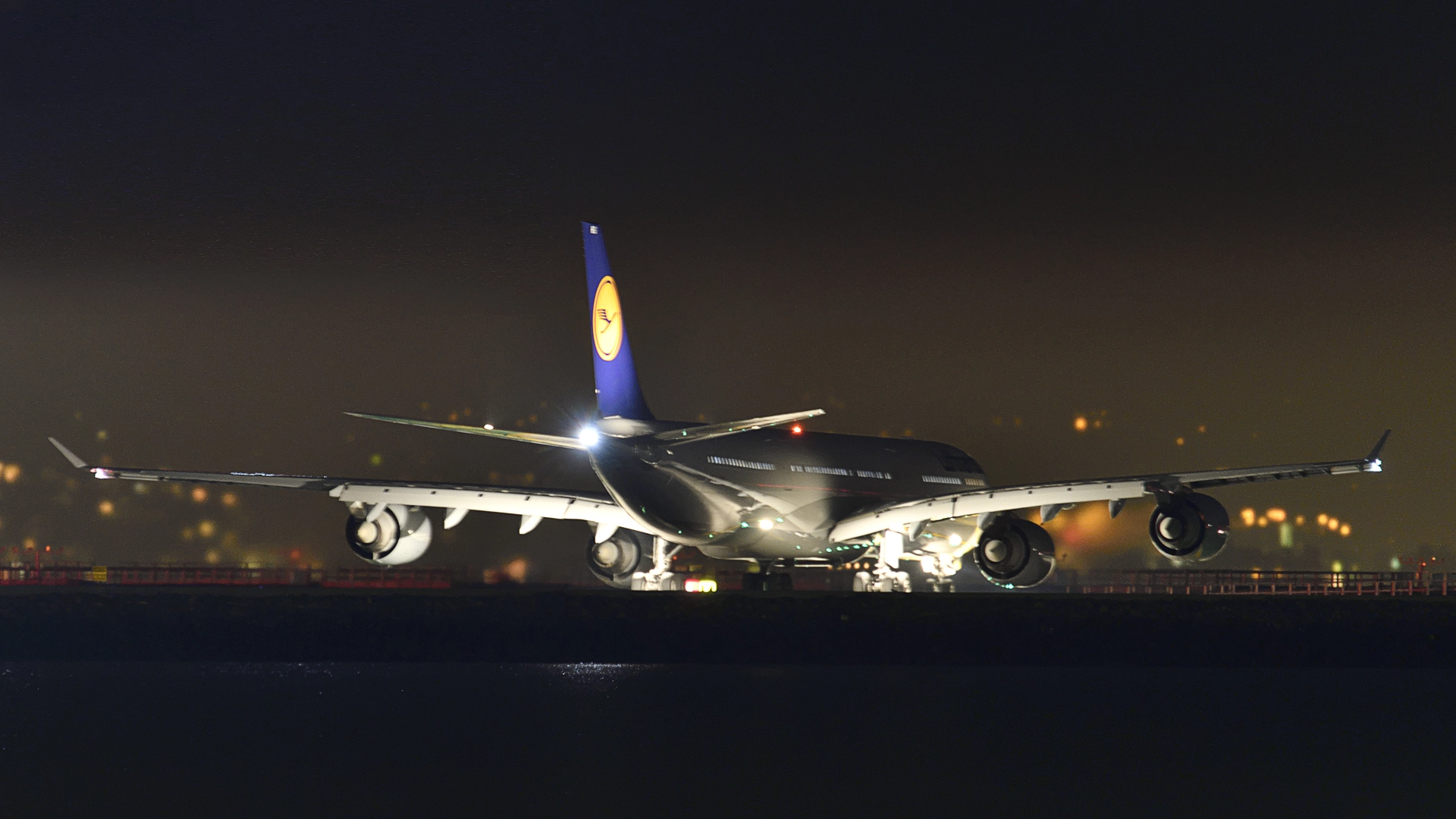 Sigma 150-500mm F5-6.3 DG OS HSM sample photo. Lufthansa a346 photography