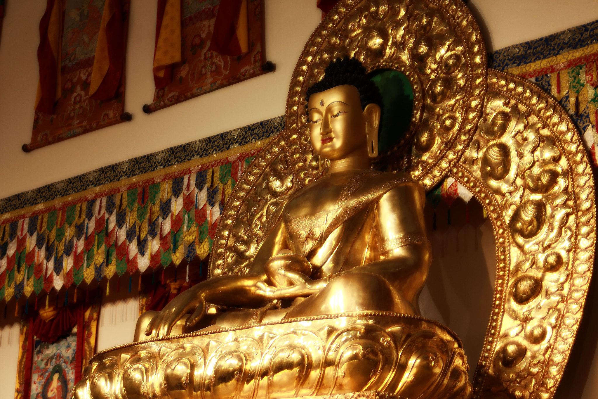 f/3.5-5.6 IS STM sample photo. Golden buddha photography