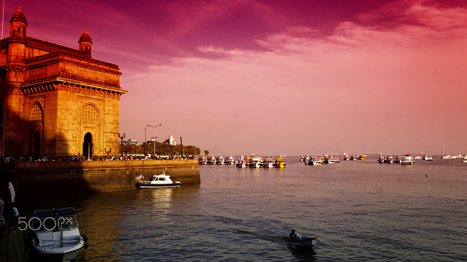 Sony a5100 + Sigma 19mm F2.8 EX DN sample photo. Gateway of india photography