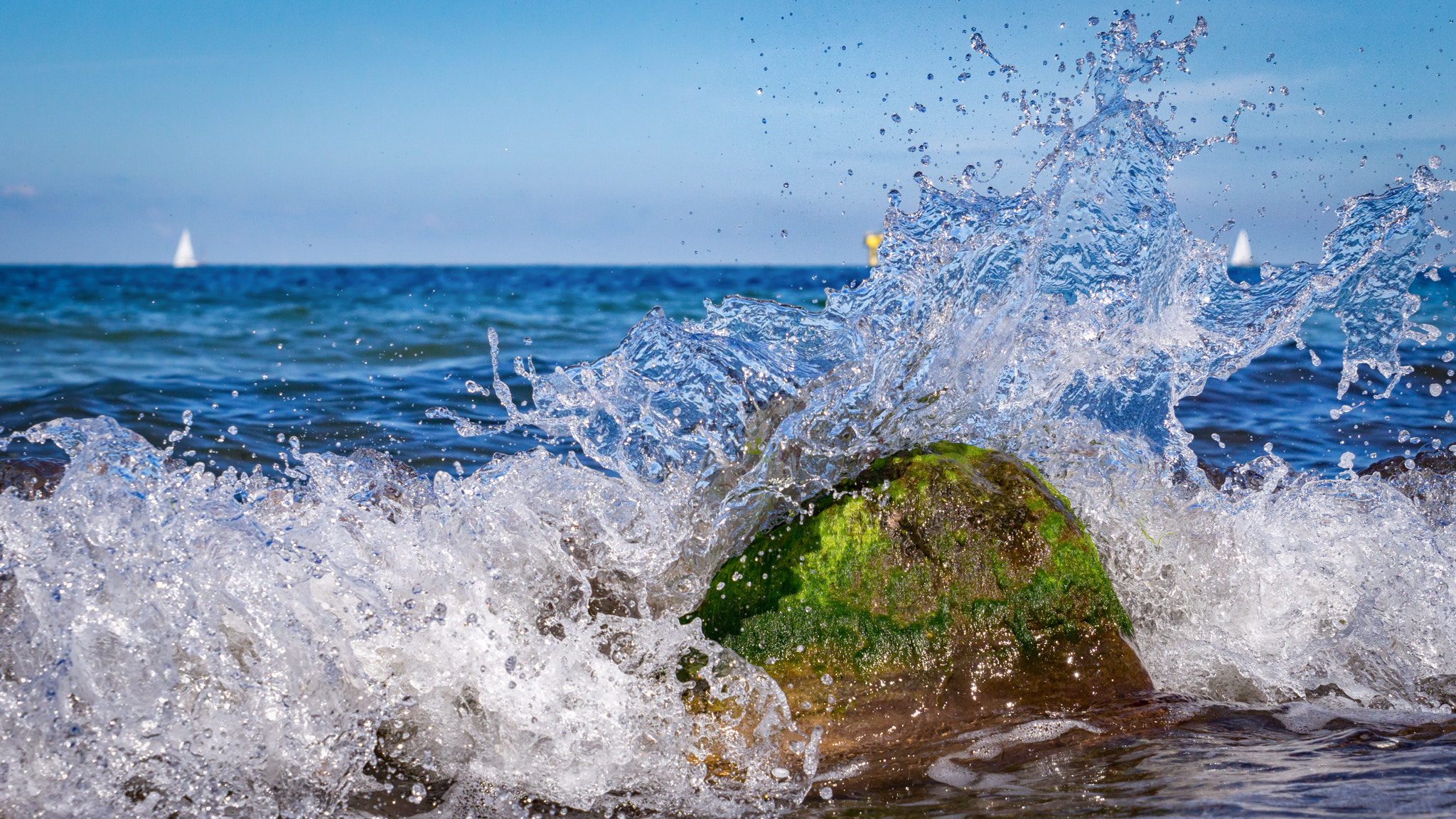 Sony a6000 + Sony Vario Tessar T* FE 24-70mm F4 ZA OSS sample photo. Water of the ocean photography