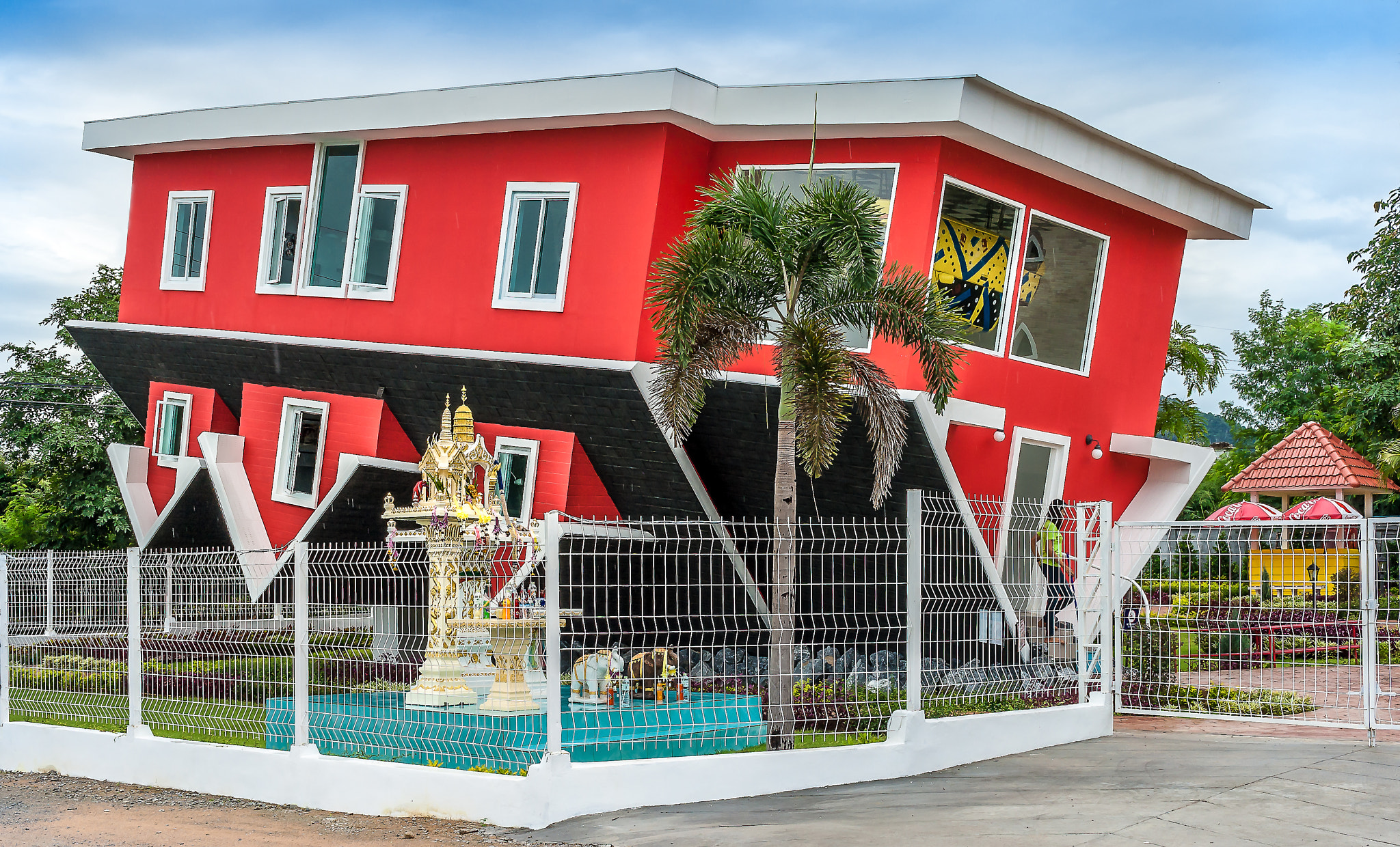 Canon EF-S 24mm F2.8 STM sample photo. Kunsthausthailand / upsidedown thailand art photography