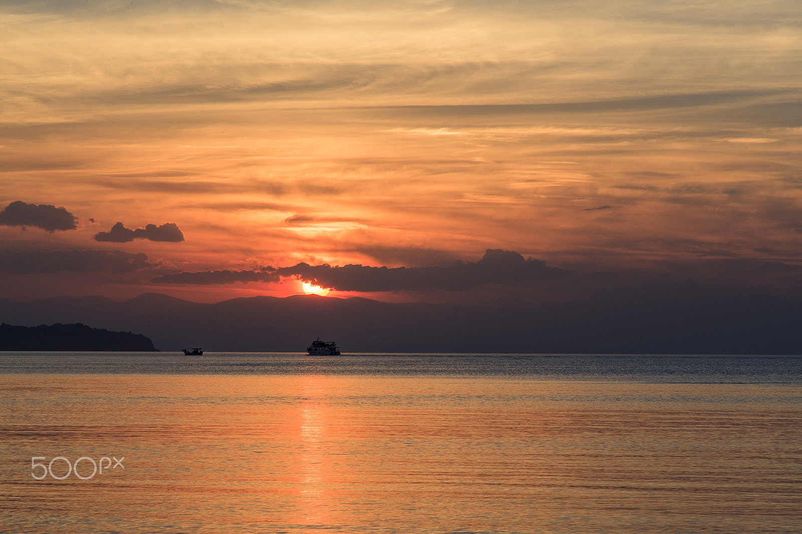 Canon EOS-1D Mark III sample photo. Sunset in peraia photography