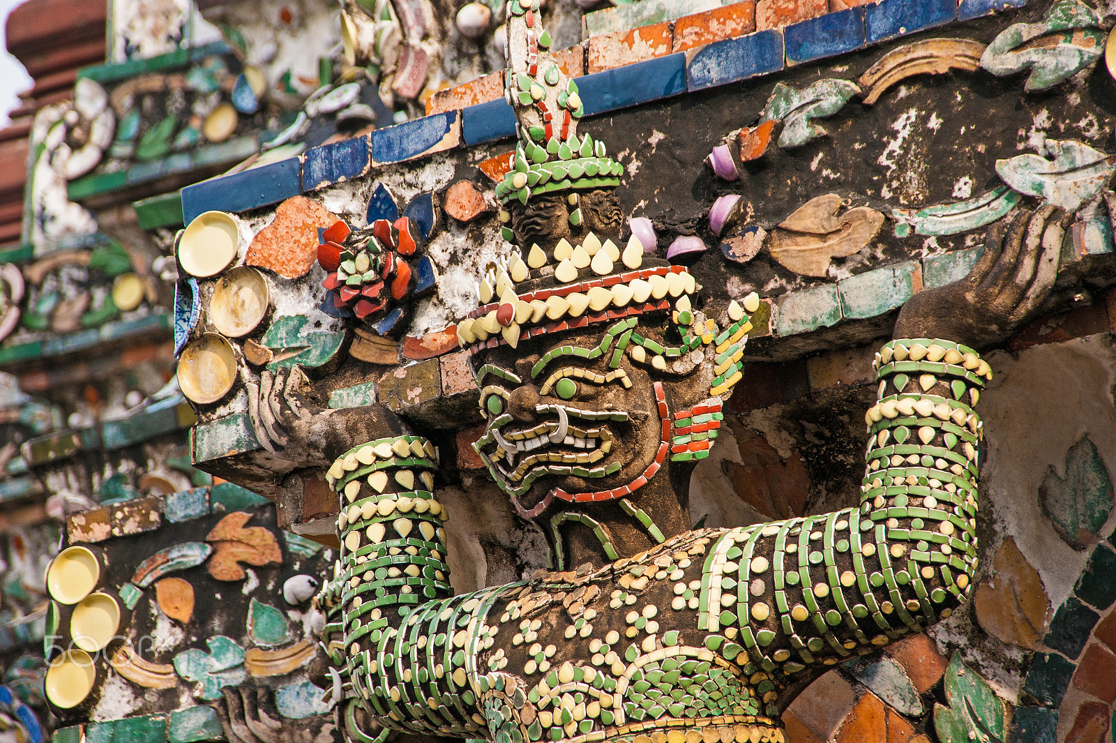 Sony Alpha DSLR-A380 + Sigma 18-200mm F3.5-6.3 DC sample photo. Thai temple giant photography