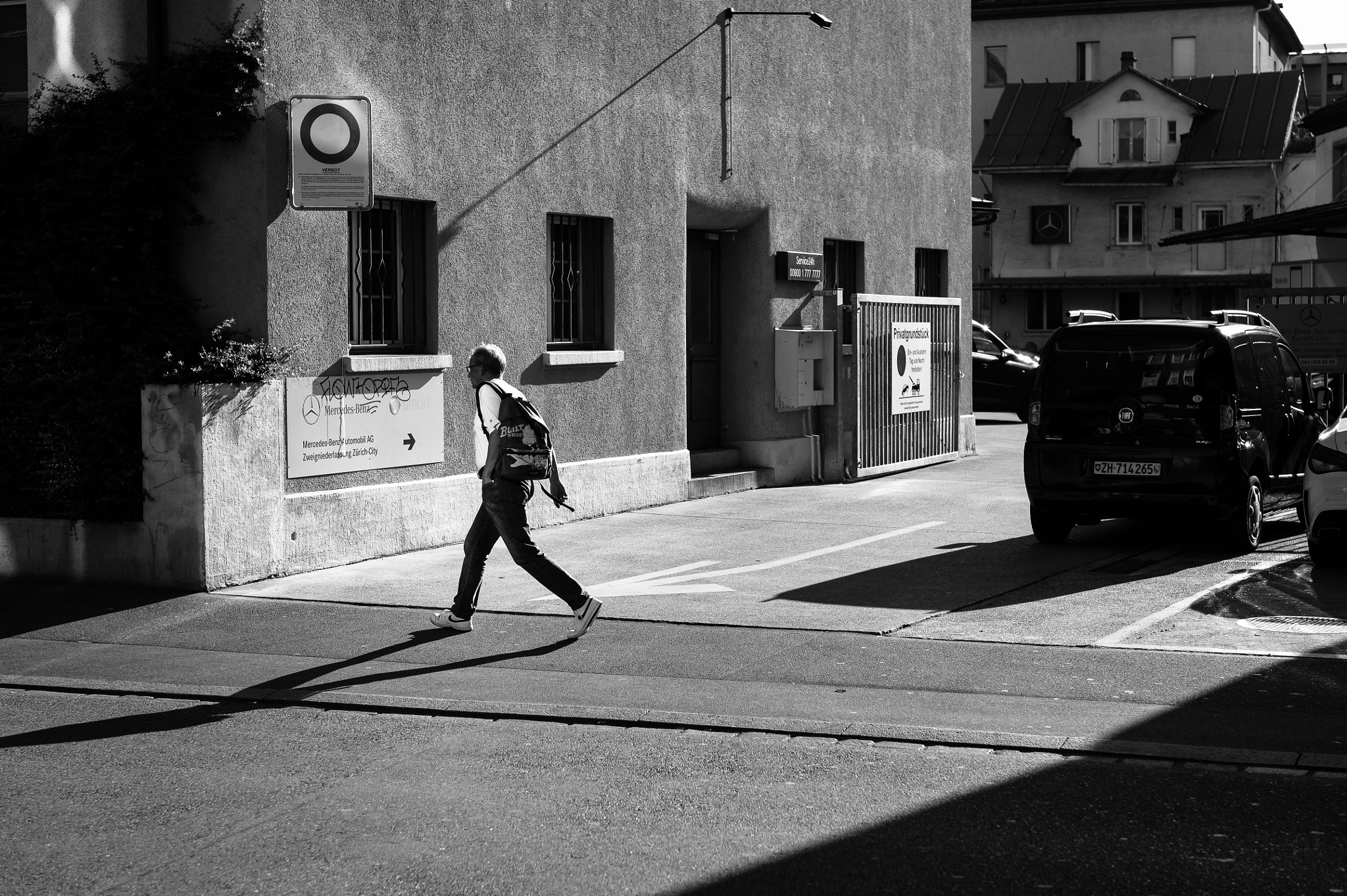 Leica Summilux-M 50mm F1.4 ASPH sample photo. Step out of the scene photography
