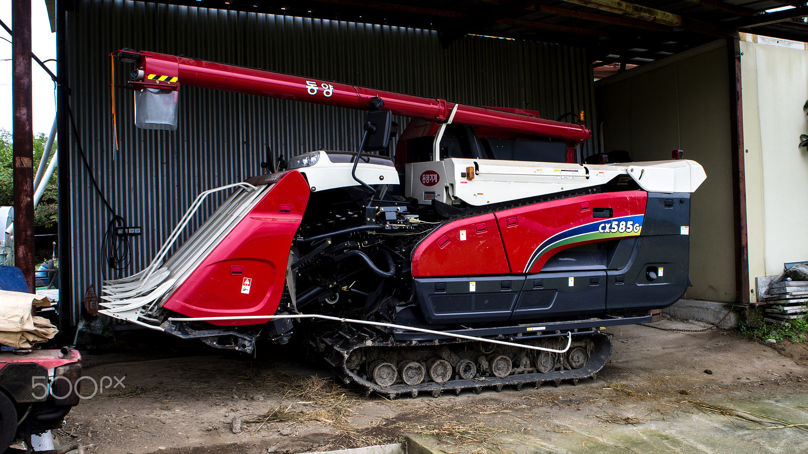Olympus M.Zuiko Digital ED 14-42mm F3.5-5.6 EZ sample photo. Mini combine harvester for paddy rice photography
