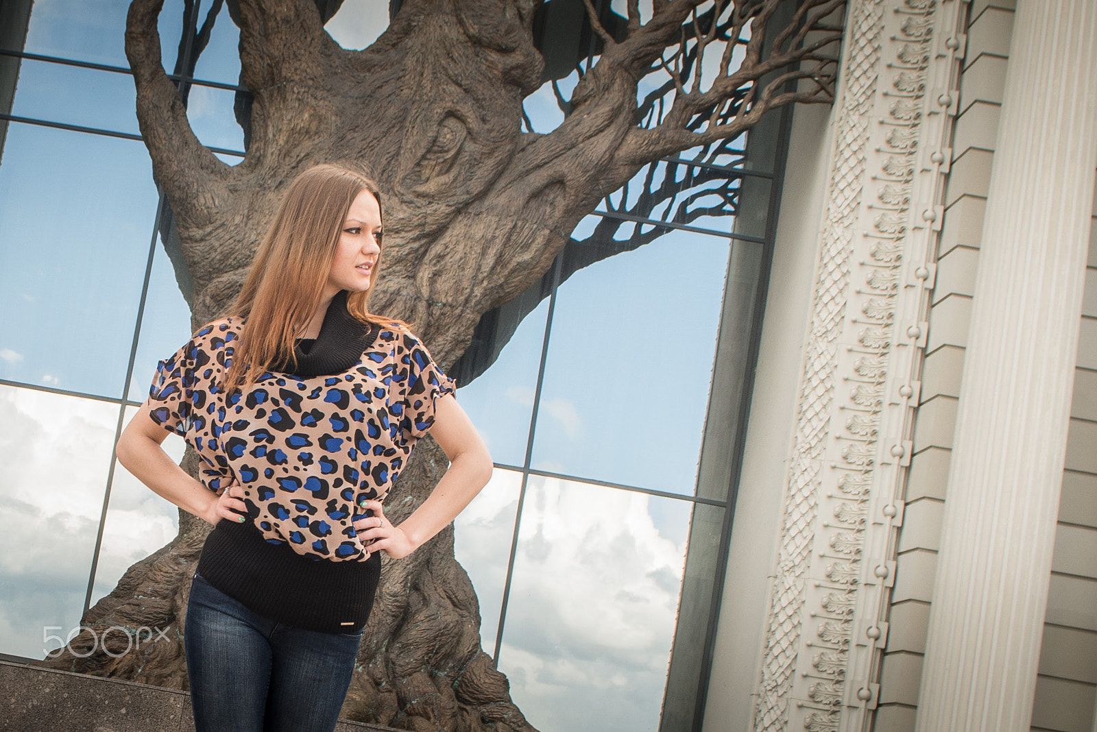 Sigma 24-70mm F2.8 EX DG Macro sample photo. Girl portrait near a tree photography