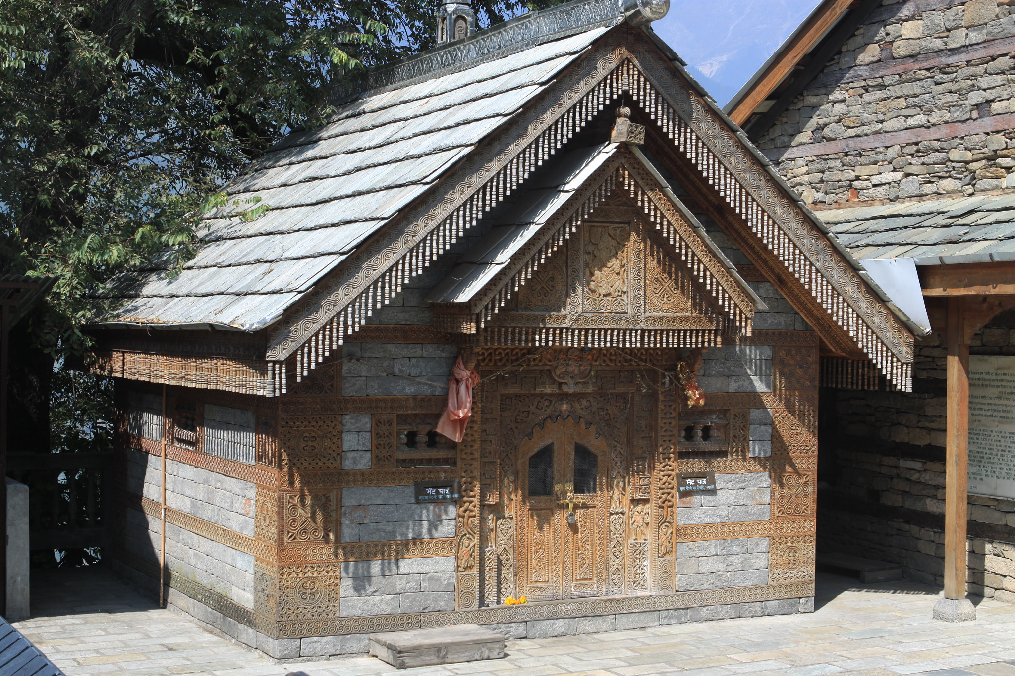Canon EOS 50D + Canon EF 24-70mm F2.8L USM sample photo. Jagtipat temple, naggar castle photography