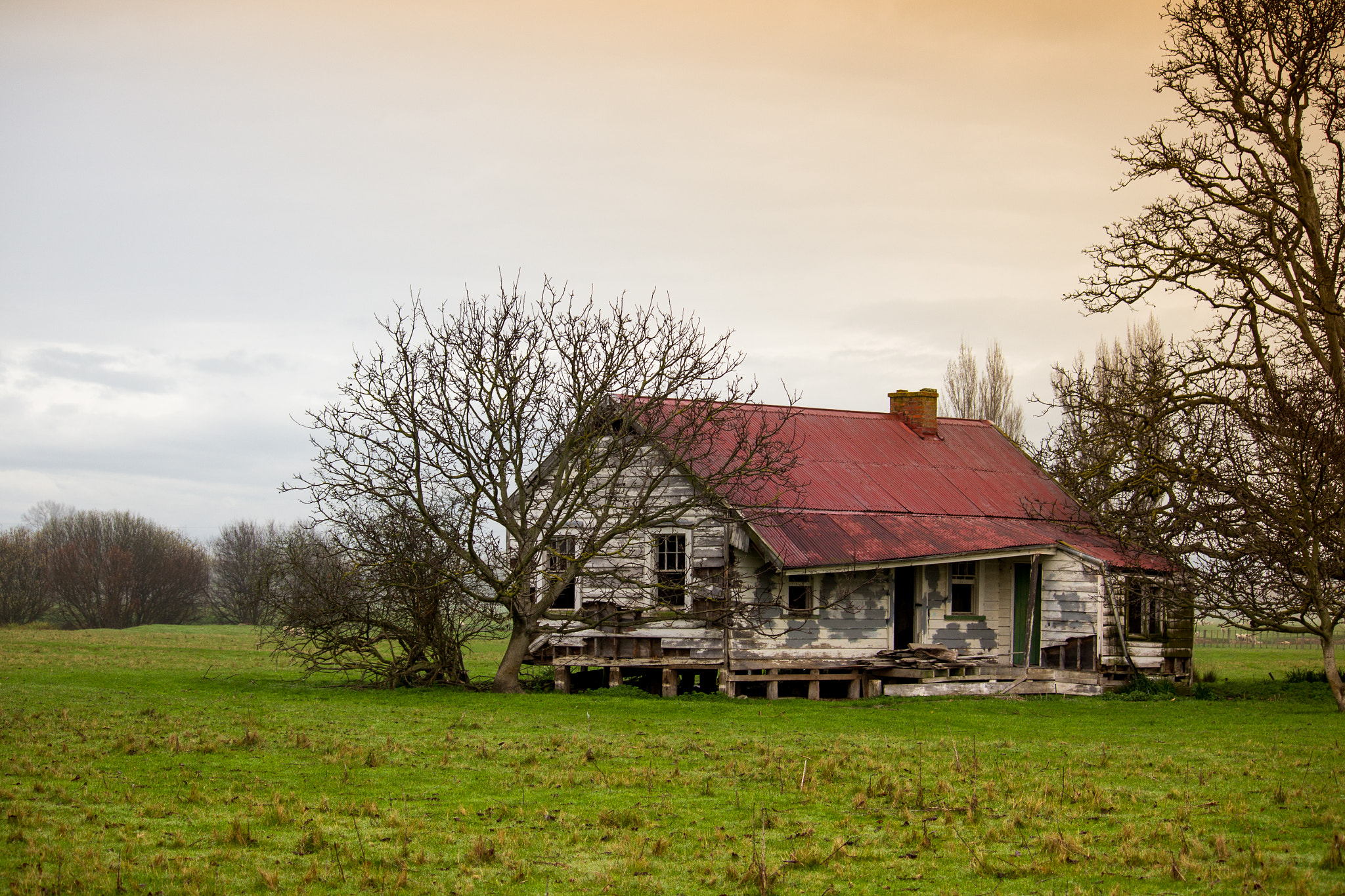 Canon EF-S 55-250mm F4-5.6 IS sample photo. Old farmhouse photography