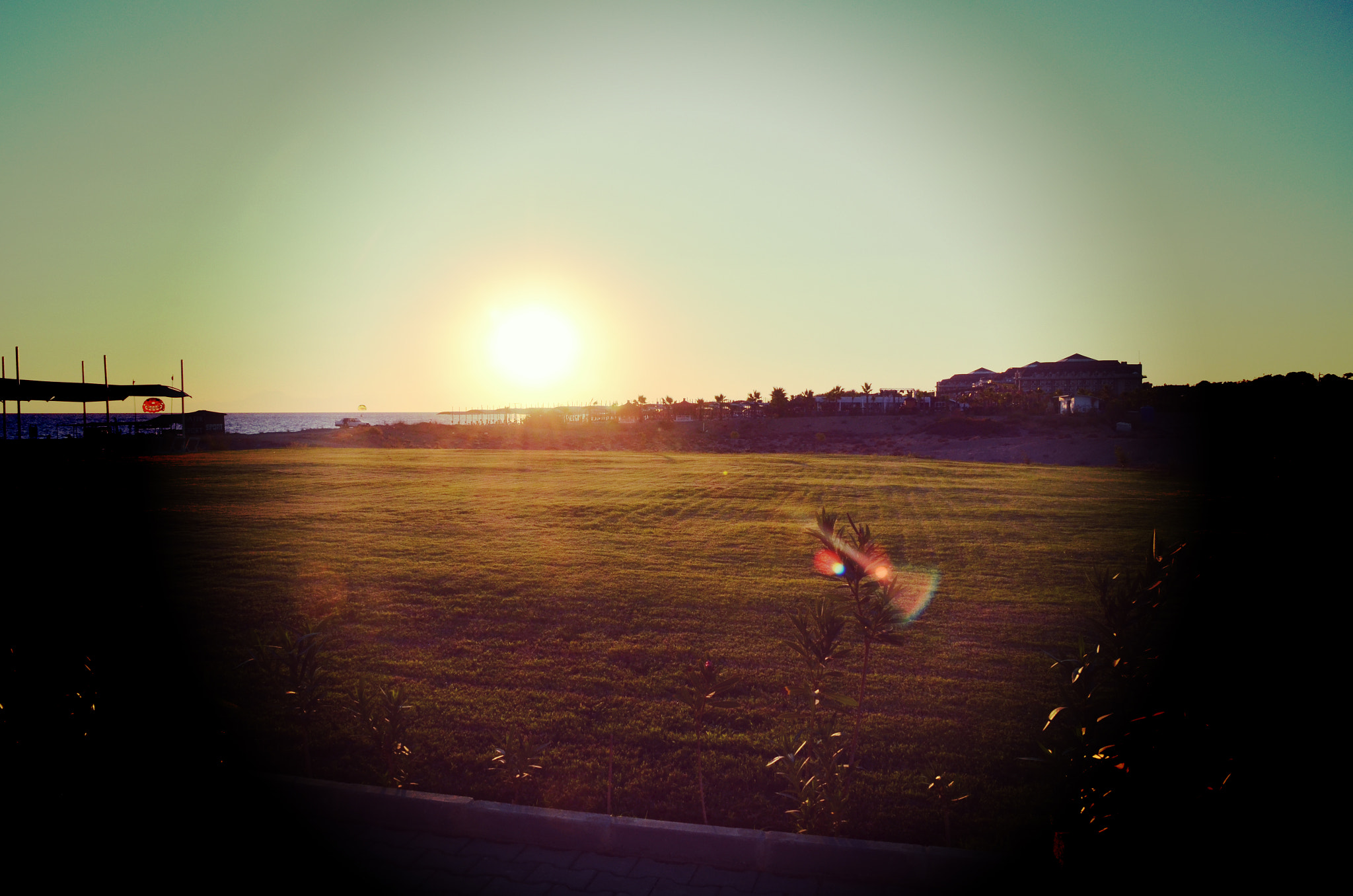 AF Zoom-Nikkor 35-80mm f/4-5.6D sample photo. Sunset photography