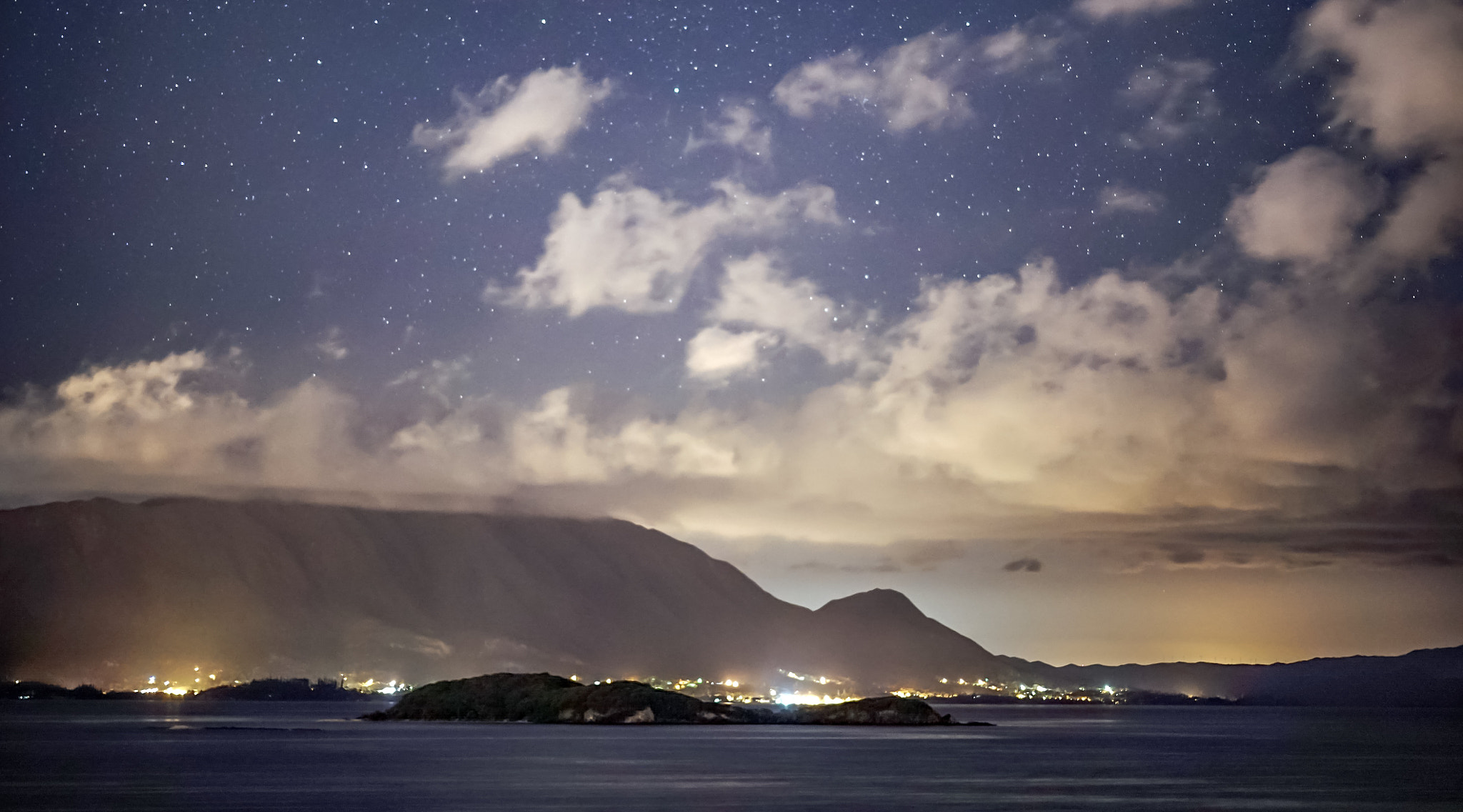 Sony FE 85mm F1.4 GM sample photo. Night photography photography