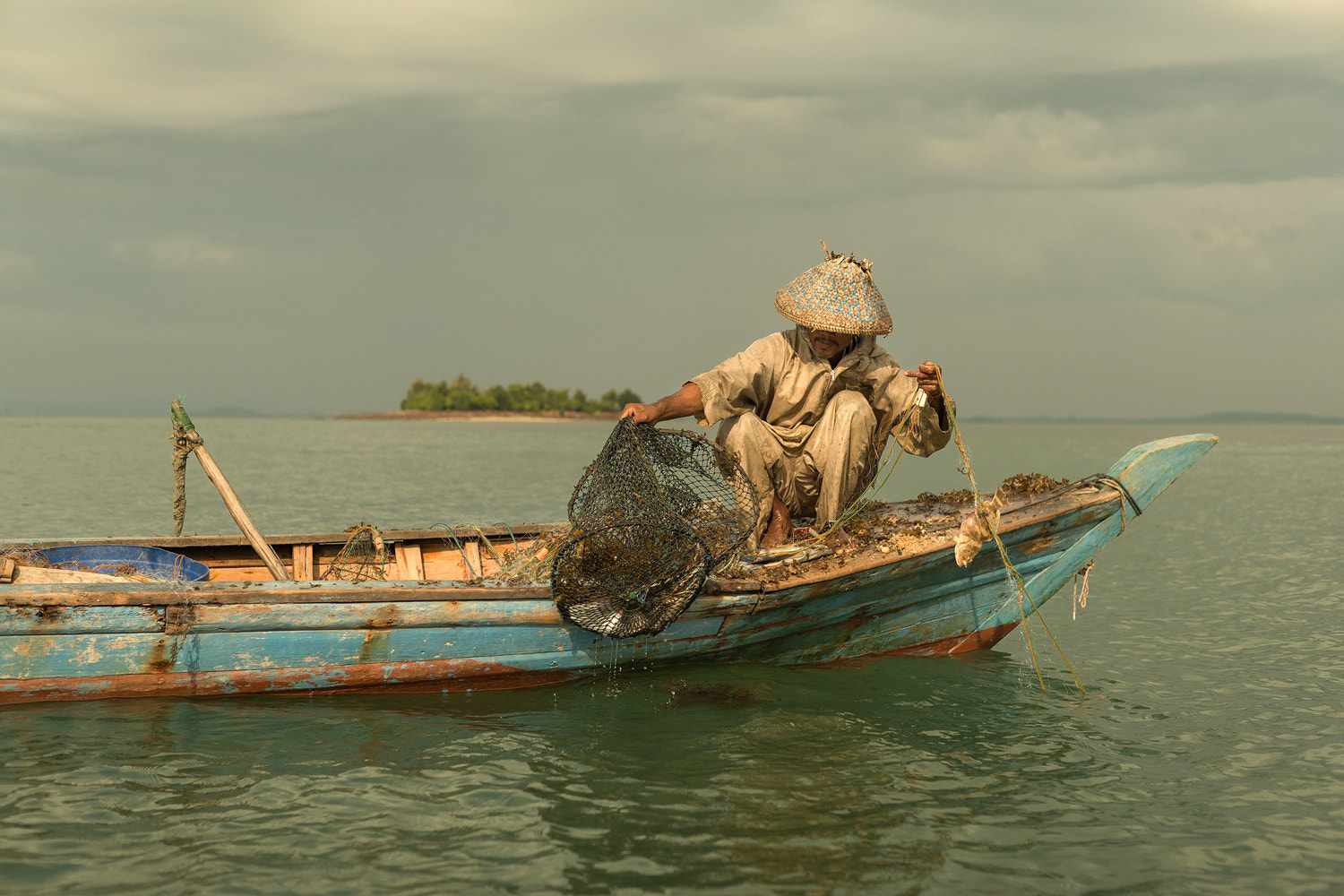 Leica Noctilux-M 50mm F0.95 ASPH sample photo. Fishing man photography