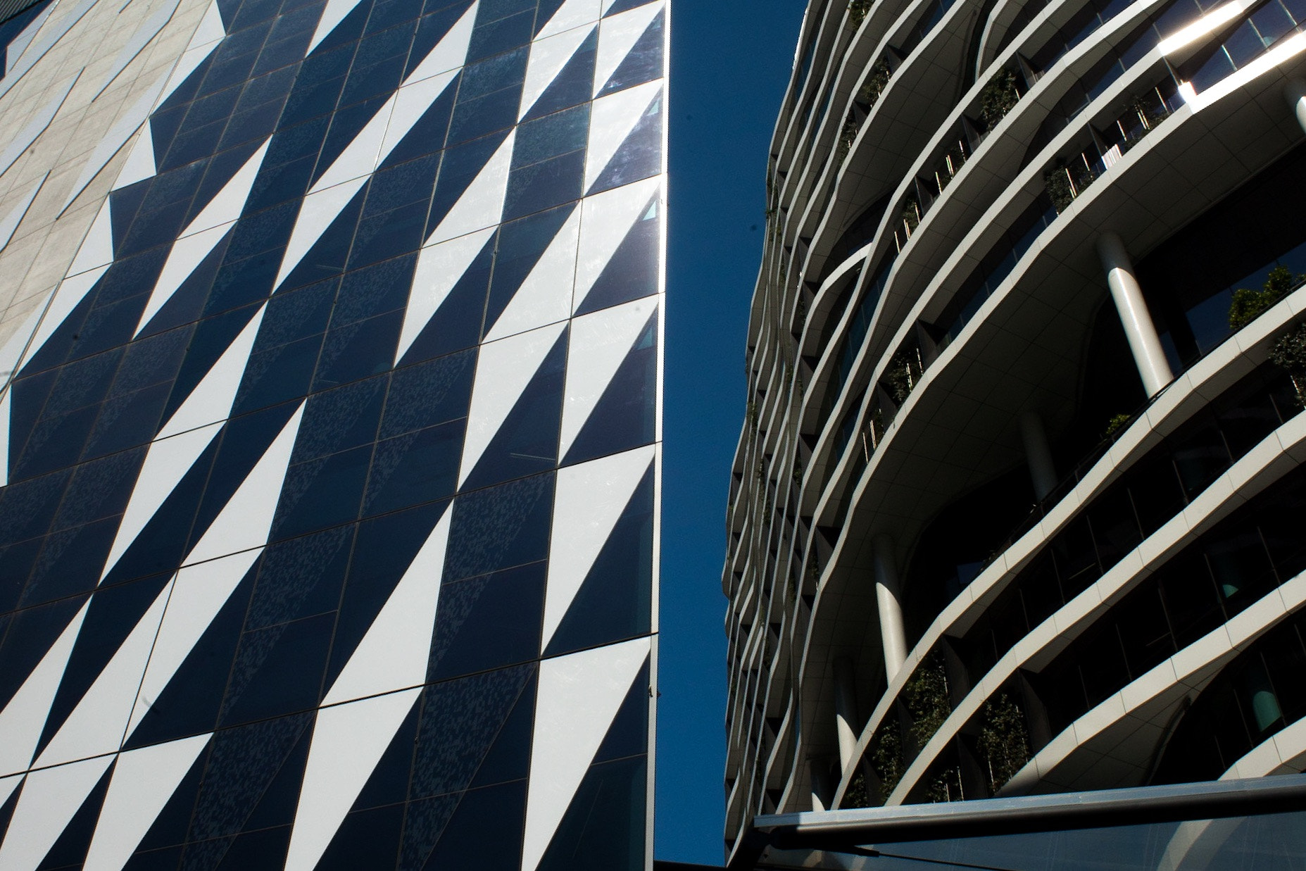 Canon EOS 5D sample photo. Straight and wavy, a snippet of melbourns fantastic architecture photography