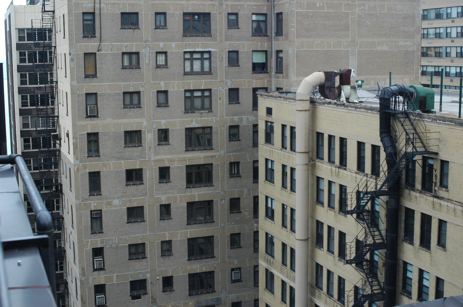 AF Zoom-Nikkor 35-70mm f/3.3-4.5 sample photo. Citylife . photography