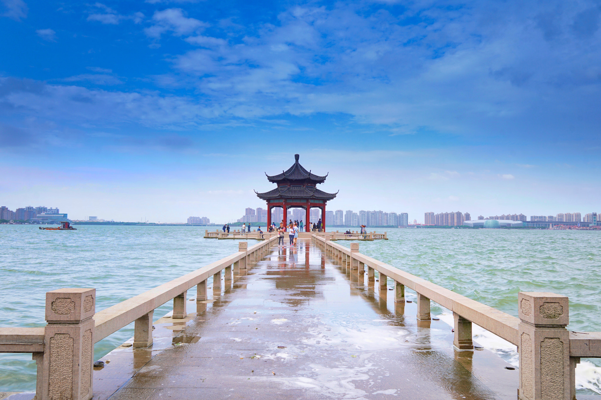 Sony a6300 + Sigma 19mm F2.8 EX DN sample photo. Pavilion in golden chicken lake photography