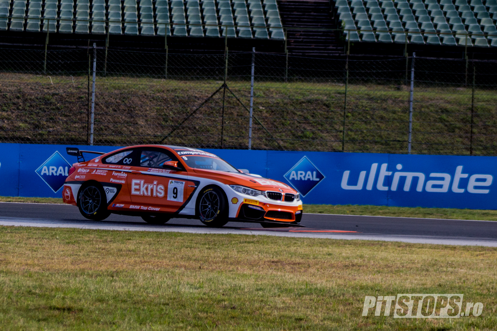 Canon EF 75-300mm f/4-5.6 USM sample photo. Euro gt4 hungaroring - ekris bmw m4 tackles chicane photography