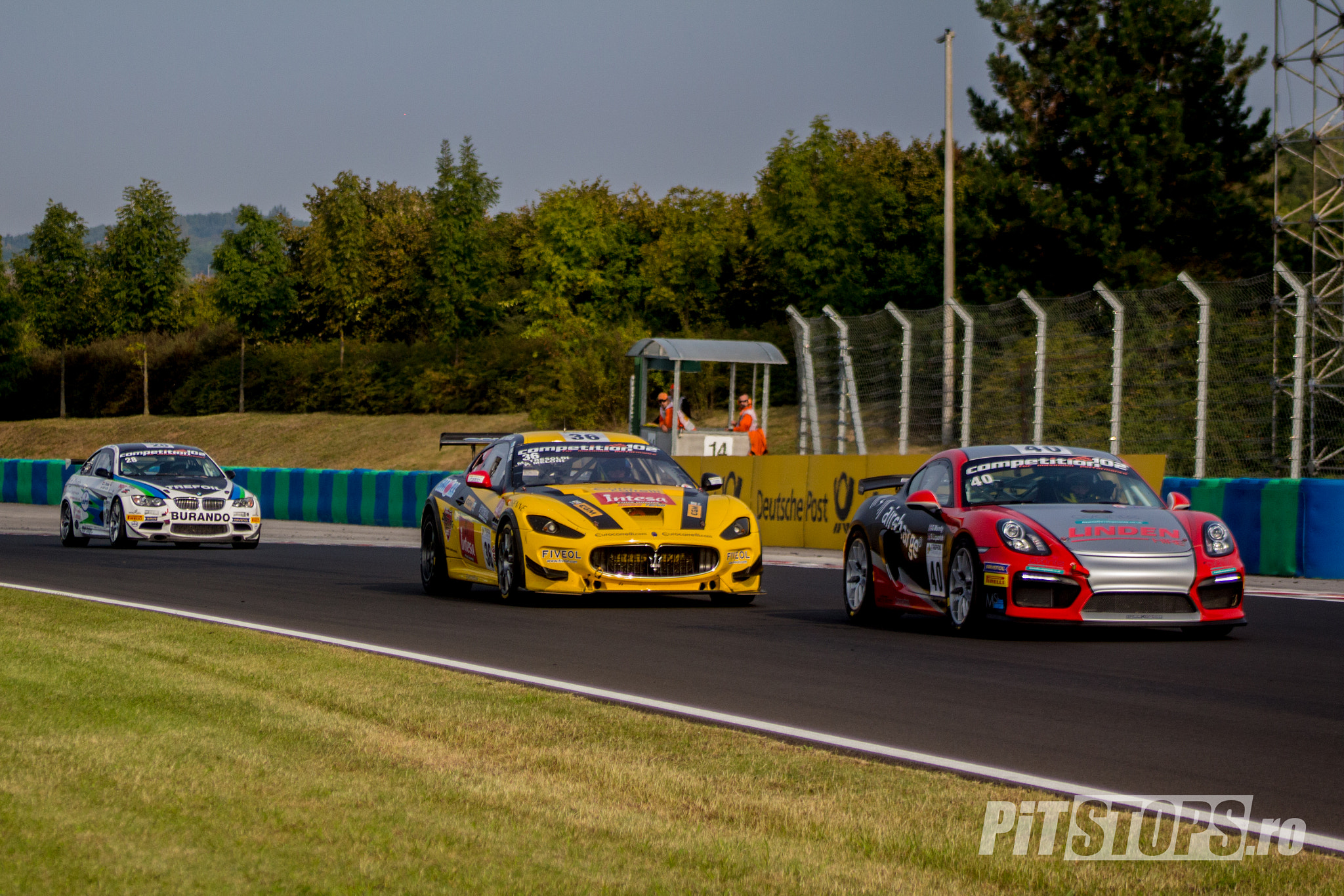Canon EF 75-300mm f/4-5.6 USM sample photo. Euro gt4 hungaroring - hard fight approaching the chicane photography