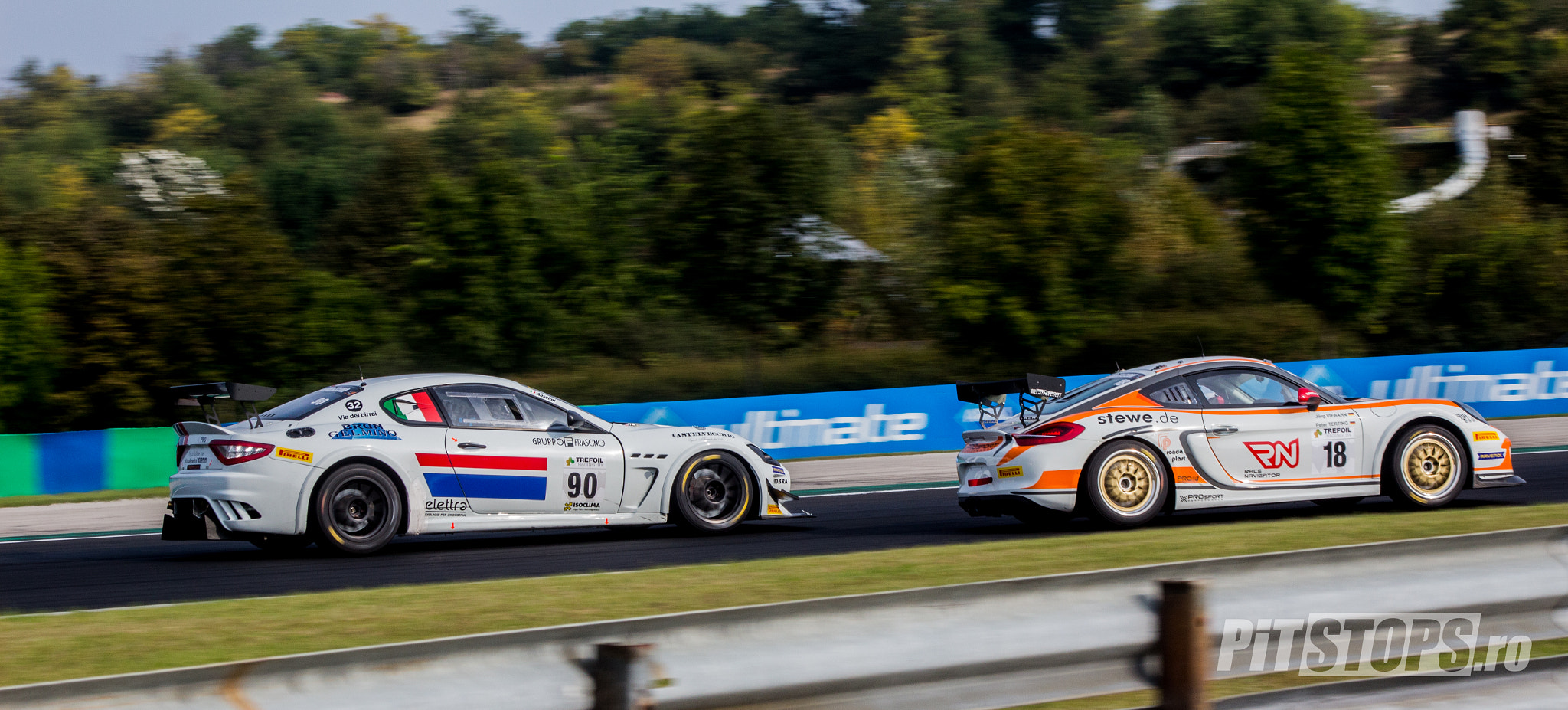 Canon EF 75-300mm f/4-5.6 USM sample photo. Euro gt4 hungaroring - maserati chases porsche out of t5 photography
