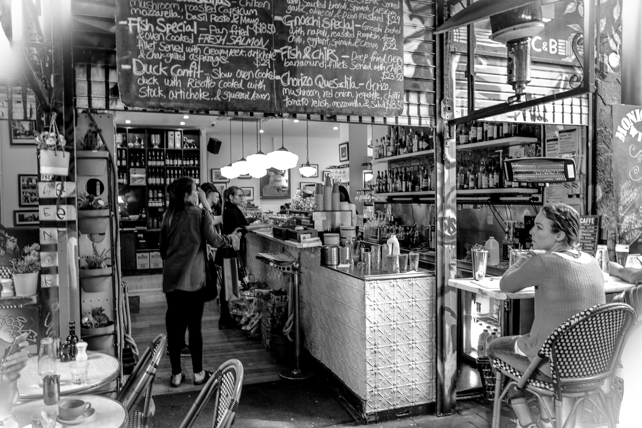 Summilux-M 1:1.4/28 ASPH. sample photo. Small café photography