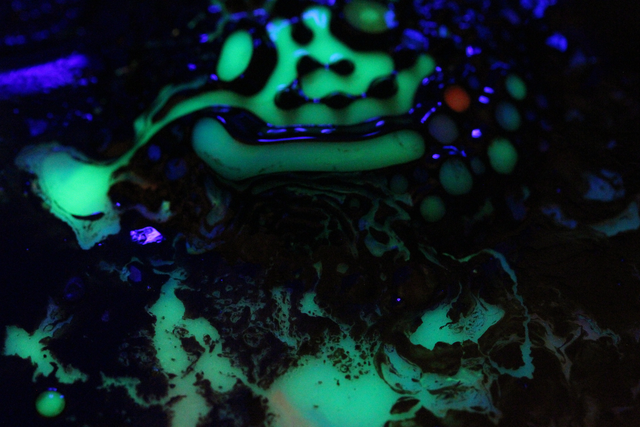 Canon EF-S 60mm F2.8 Macro USM sample photo. Neon ferro fluid photography