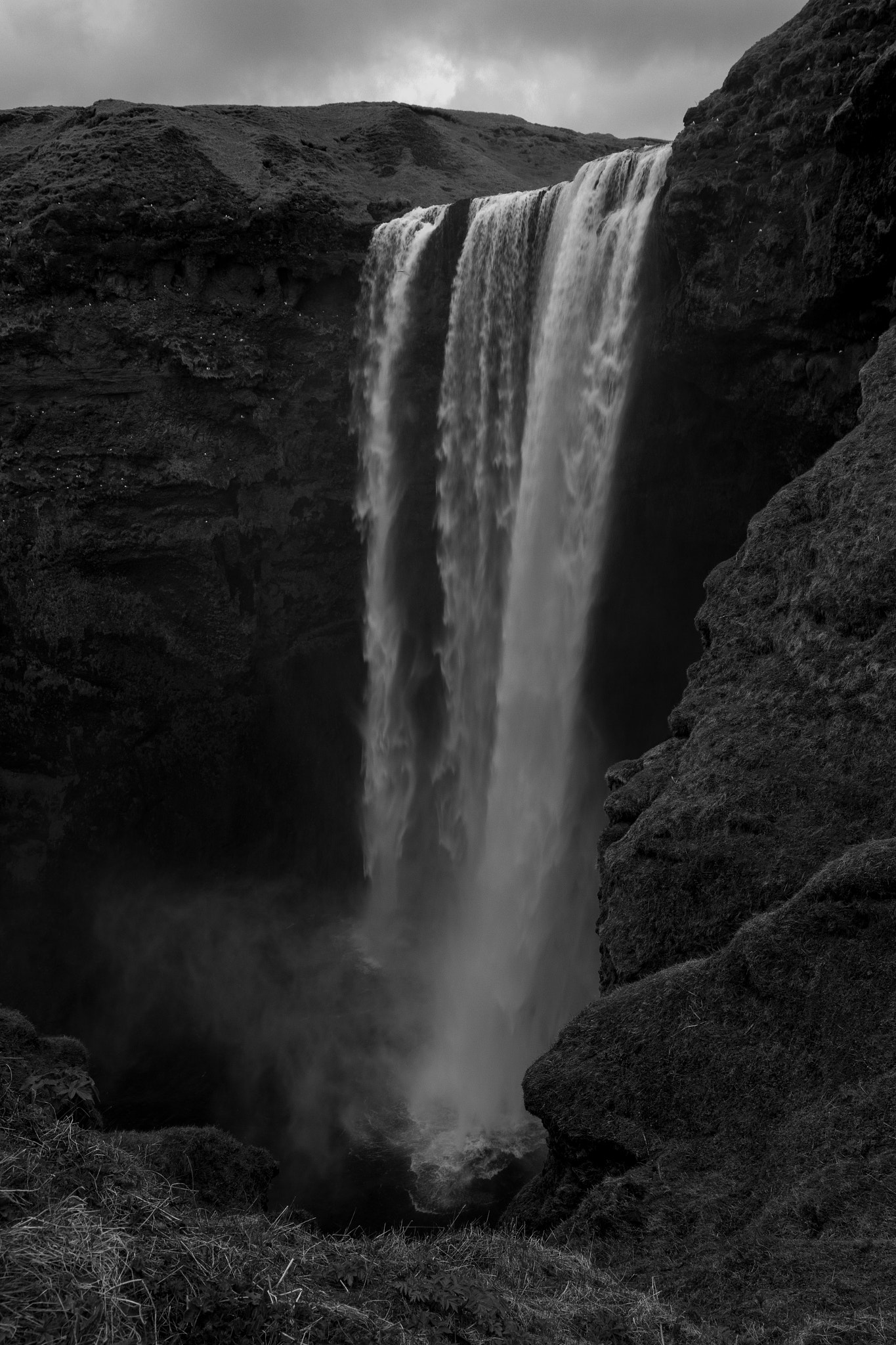 Canon EF 16-35mm F4L IS USM sample photo. Skógafoss photography