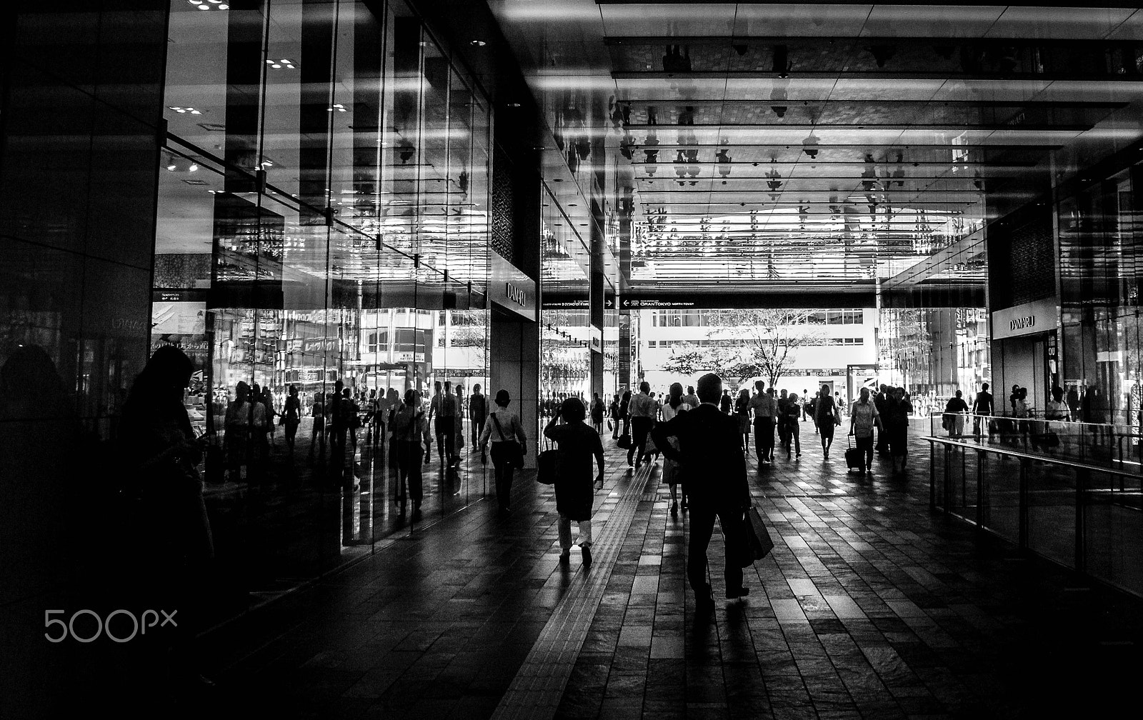 Canon EOS 600D (Rebel EOS T3i / EOS Kiss X5) sample photo. Tokyo streets photography