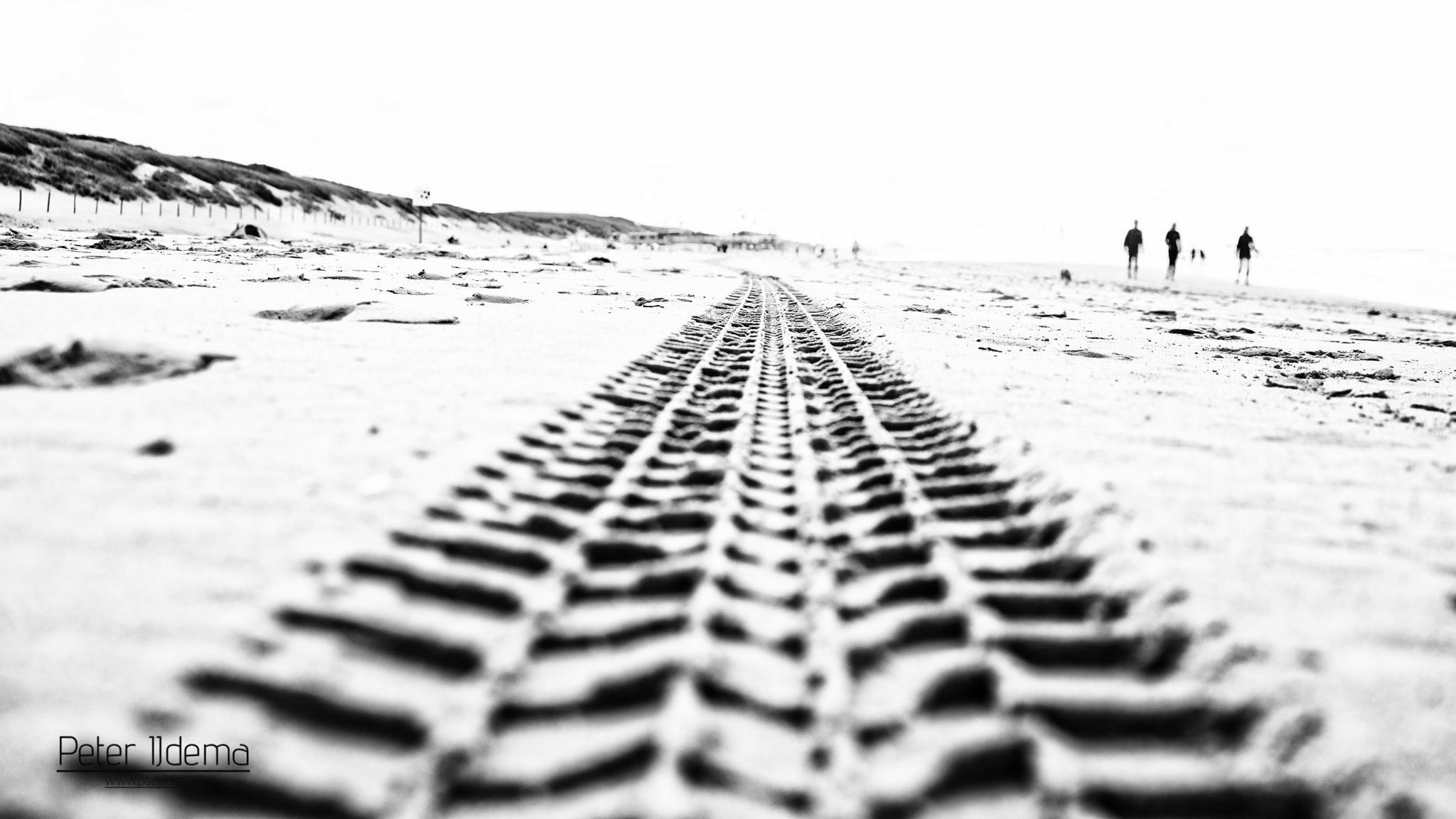 Tamron AF 28-75mm F2.8 XR Di LD Aspherical (IF) sample photo. Silhouette on the beach photography