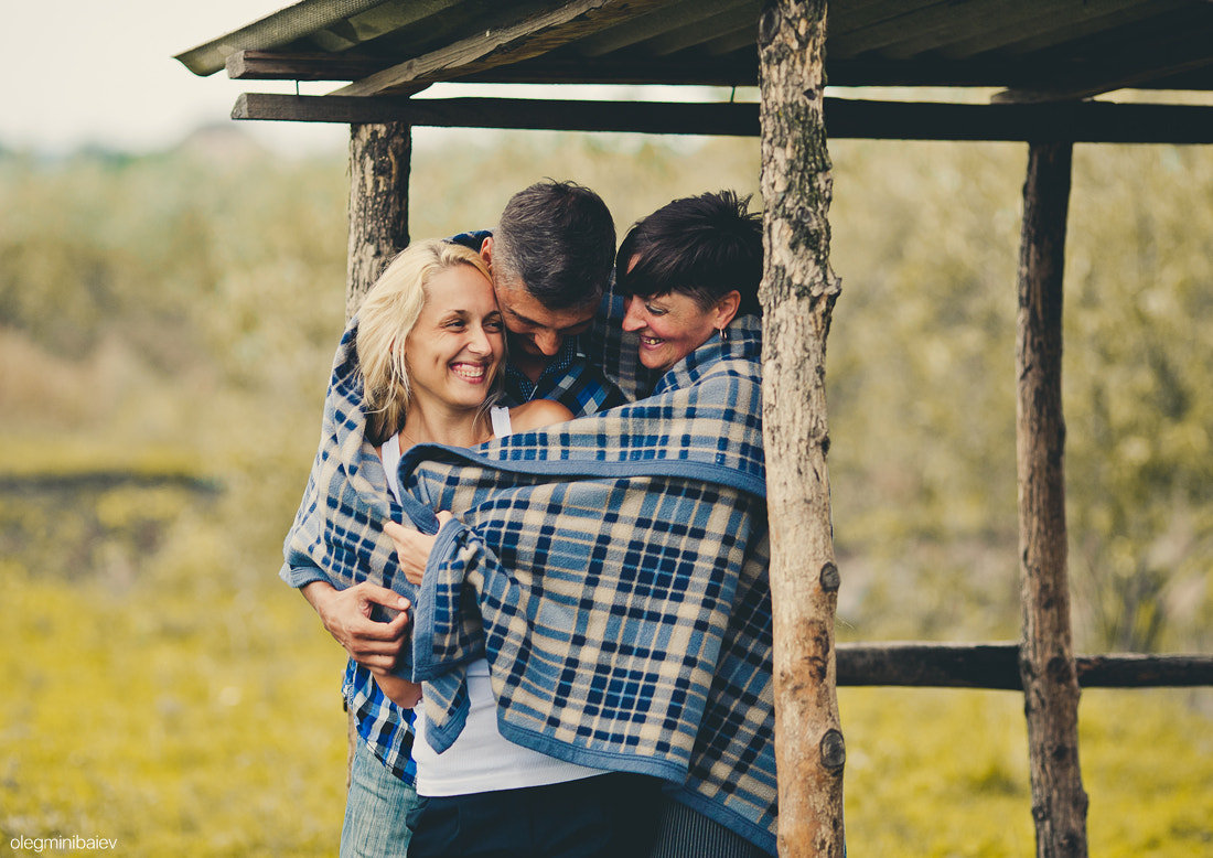 Canon EOS 5D sample photo. Happy family covered with blanket photography