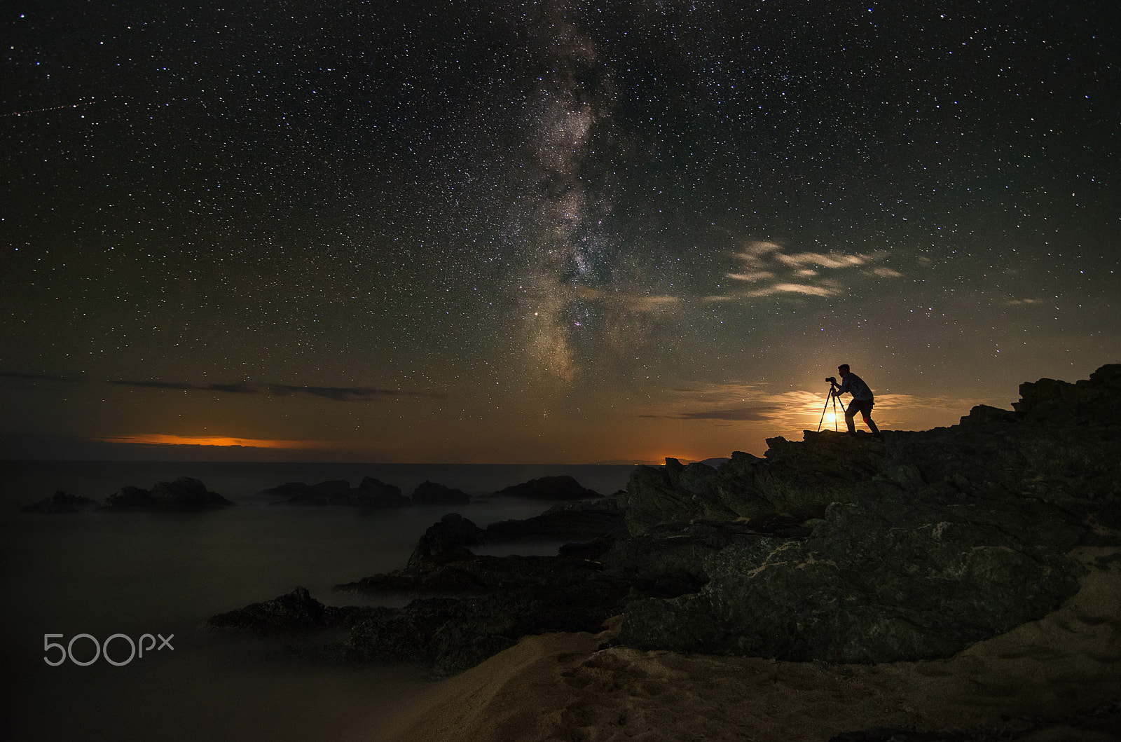 Tokina AT-X 16-28mm F2.8 Pro FX sample photo. Moonrise photography