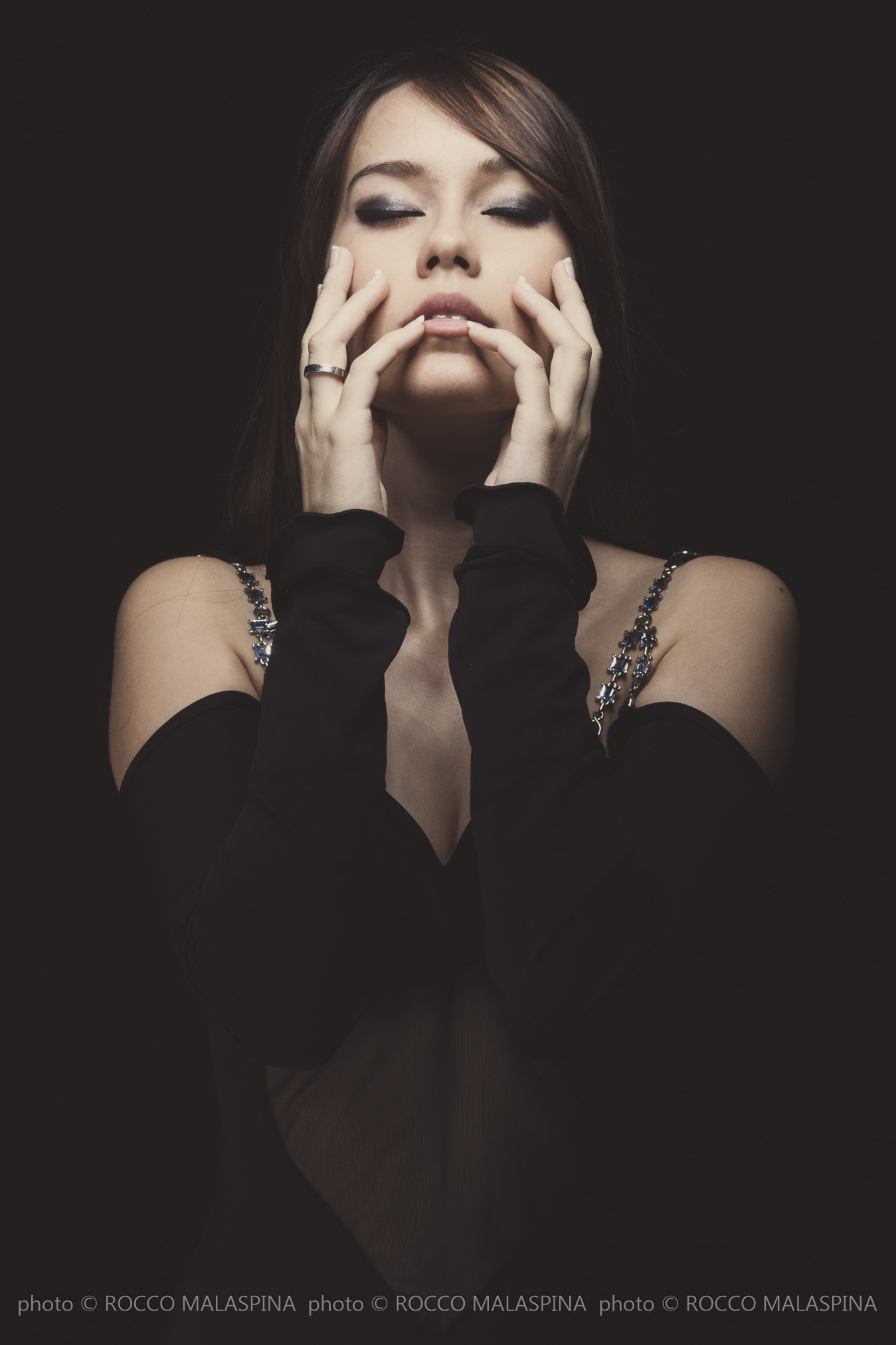 Canon EOS 500D (EOS Rebel T1i / EOS Kiss X3) sample photo. Valeria studio black dress photography