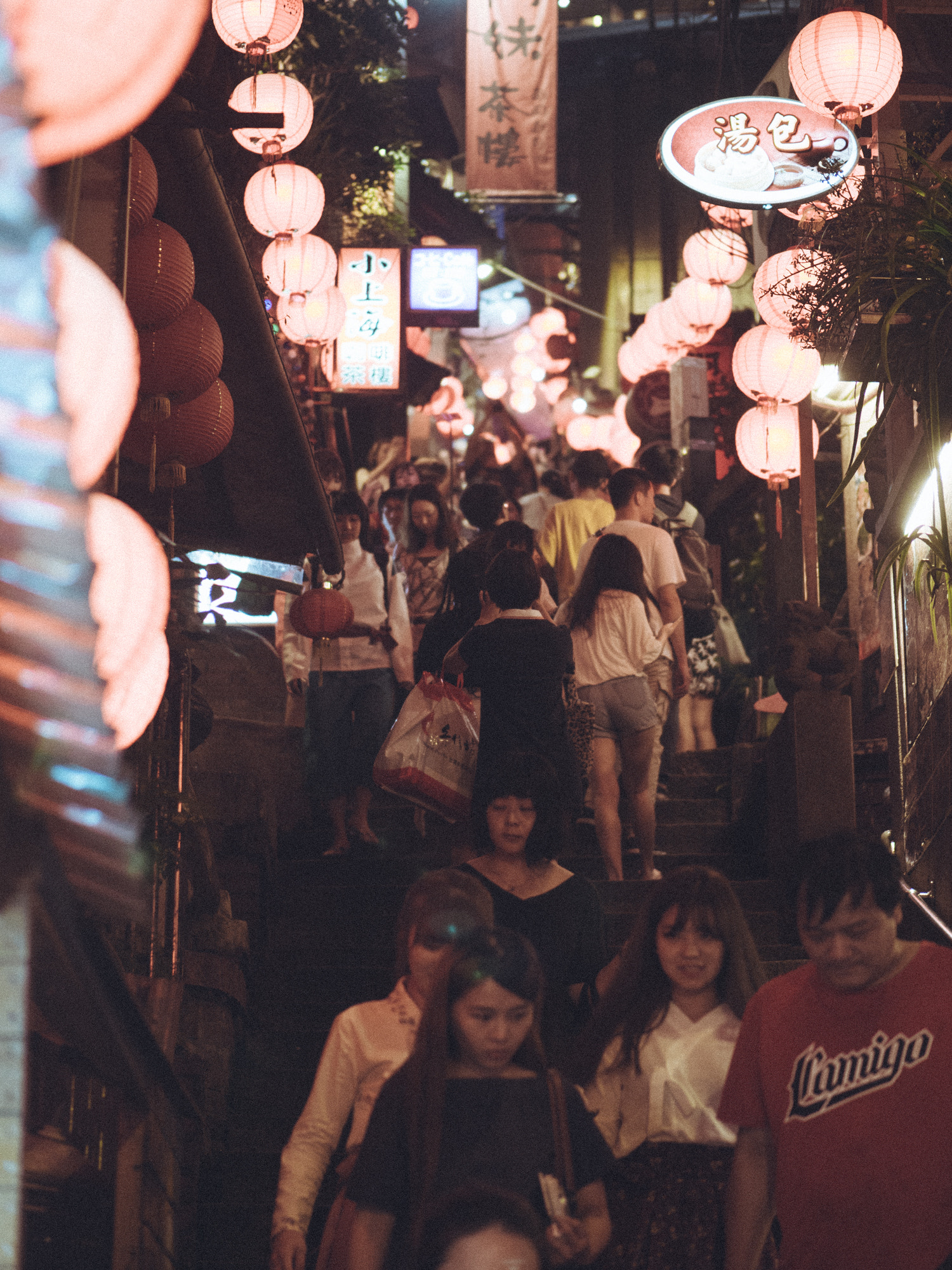 Panasonic Leica DG Nocticron 42.5mm F1.2 ASPH OIS sample photo. Jiufen photography