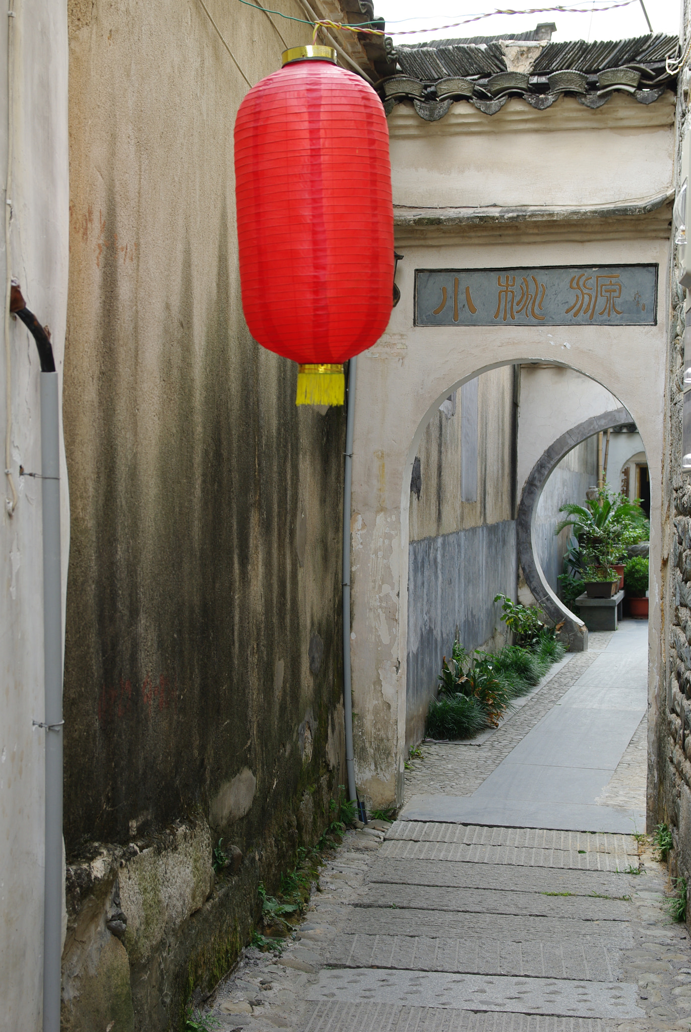 Pentax K200D sample photo. Narrow street photography