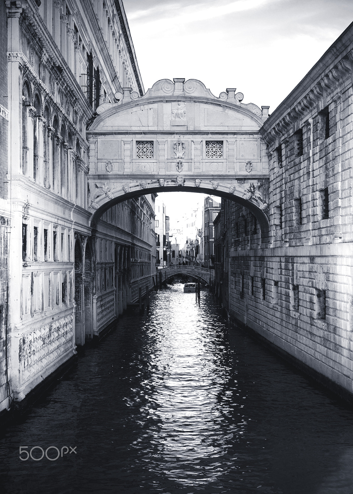 Olympus OM-D E-M5 + Panasonic Leica DG Summilux 25mm F1.4 II ASPH sample photo. Bridge of sighs, venice, italy photography