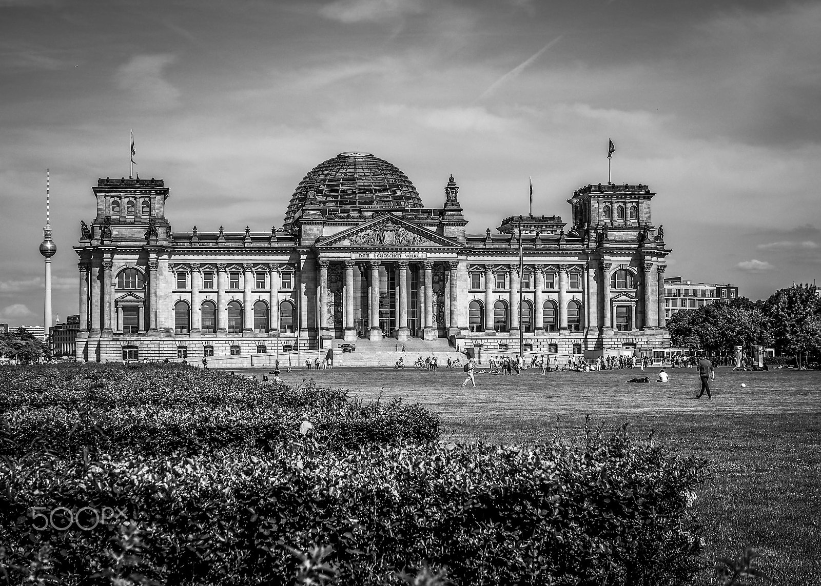 Olympus OM-D E-M5 + Panasonic Leica DG Summilux 25mm F1.4 II ASPH sample photo. Reichstag, berlin, germany photography