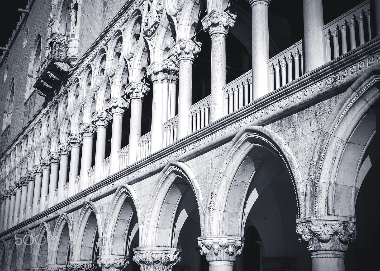 Olympus OM-D E-M5 + Panasonic Leica DG Summilux 25mm F1.4 II ASPH sample photo. Facade overlooking st mark's square, venice photography